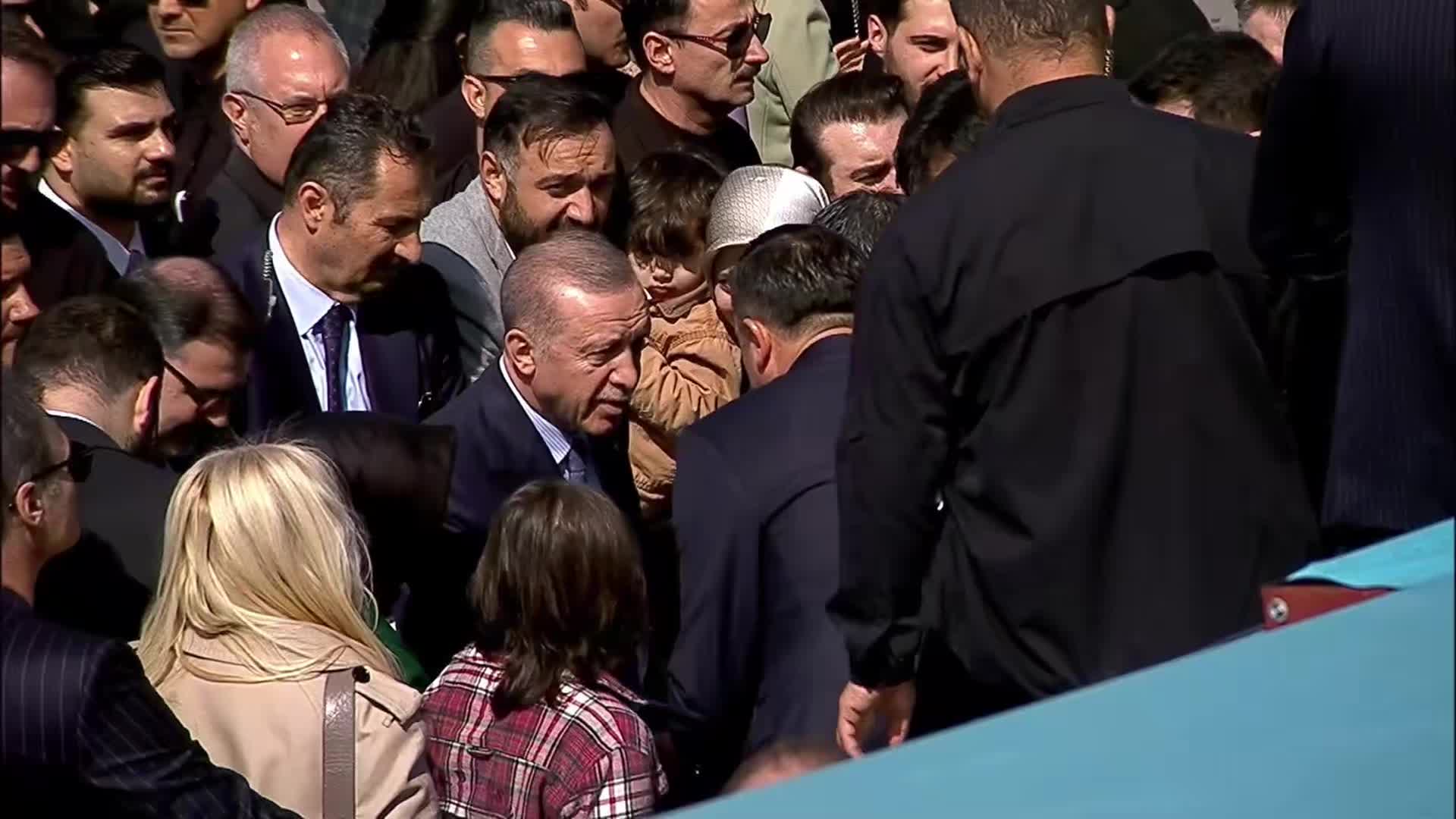 ERDOĞAN: İZMİR'İN YATIRIM EKSİKLERİNİ EN KISA SÜREDE TAMAMLAYARAK ŞEHRİMİZİN O KAYIP YILLARINI HEP BİRLİKTE TELAFİ ETMEK İSTİYORUZ