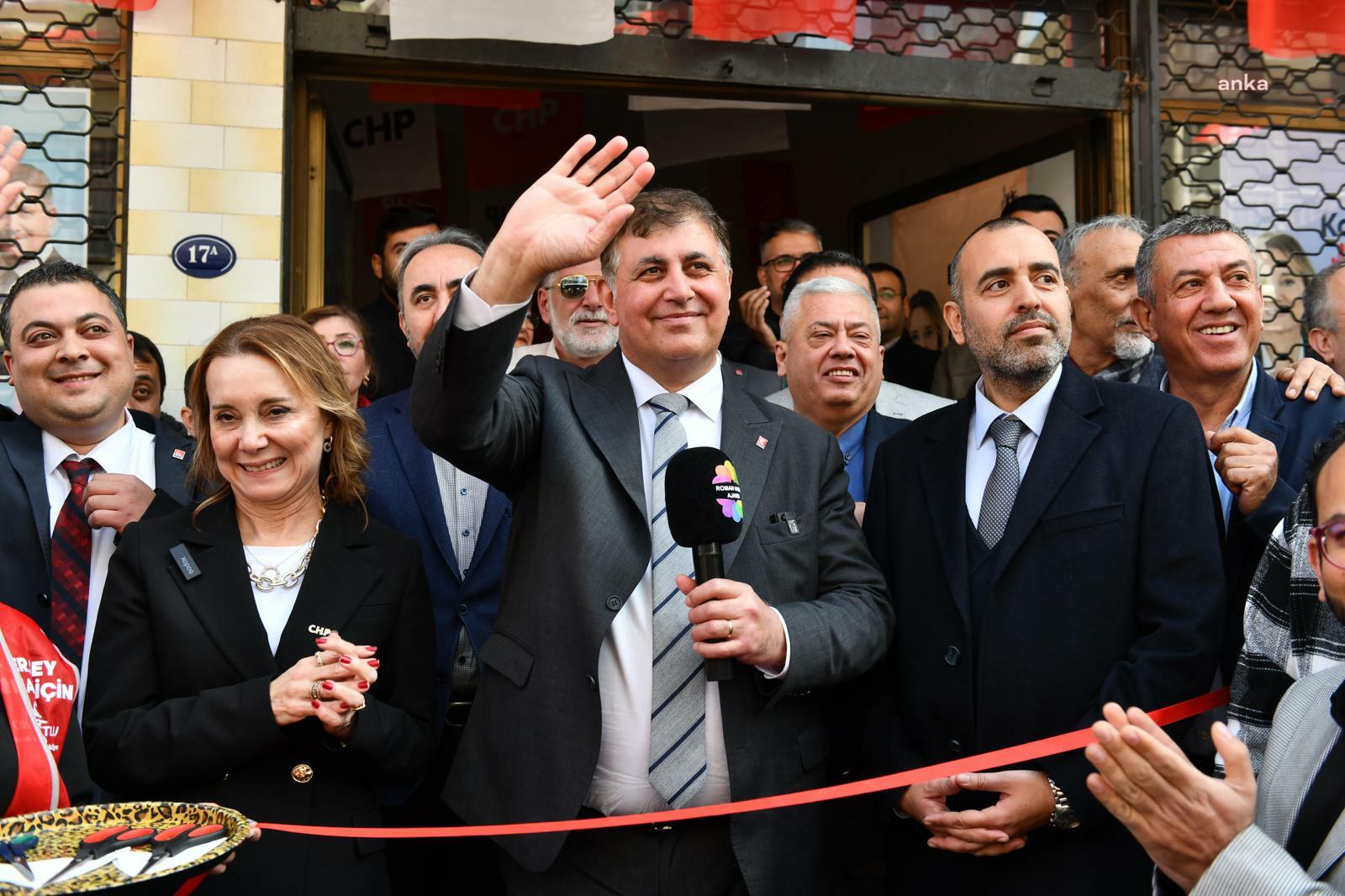İZMİR BÜYÜKŞEHİR BELEDİYE BAŞKAN ADAYI CEMİL TUGAY, SOKAK HAYVANLARININ YAŞAM KALİTESİNİ ARTTIRACAK PROJELERİNİ ANLATTI