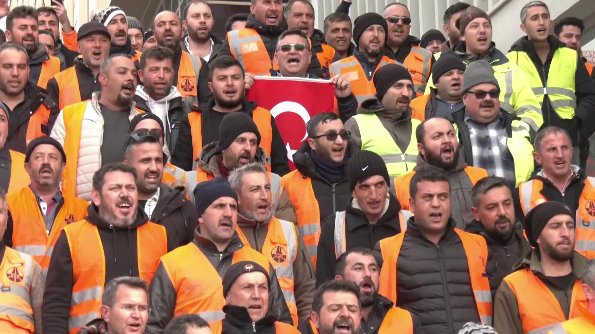 TAŞERON İŞÇİLER  BAŞKENT'TE SESLERİNİ DUYURMAYA ÇALIŞTI... "EK İŞ YAPIYORUM GÜNDE 18 SAAT ÇALIŞIYORUM"