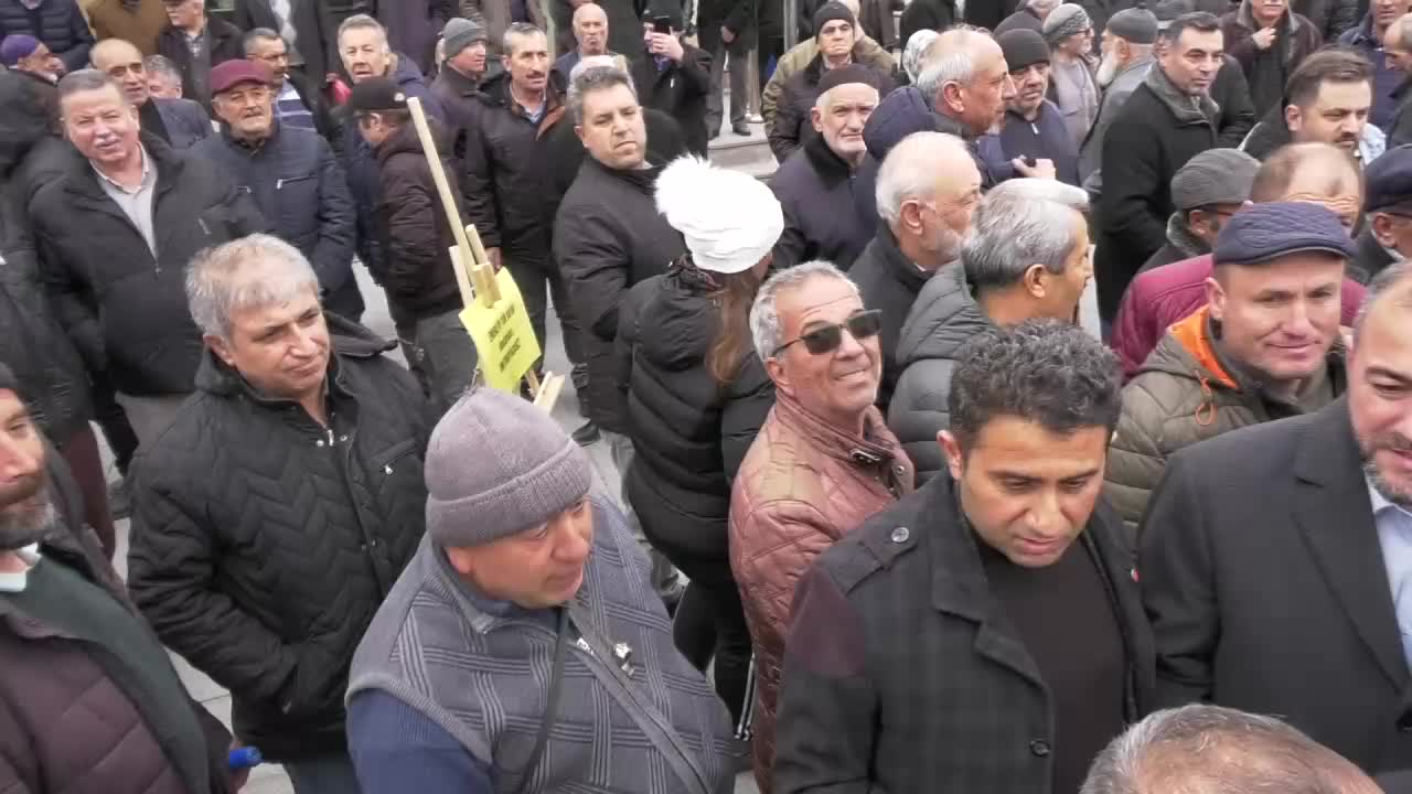 CHP ÇORUM MİLLETVEKİLİ TAHTASIZ: "SARAYA GÜNLÜK 30 MİLYON HARCAYABİLİYORSUN. EMEKLİ SADAKA DEĞİL HAKKINI İSTİYOR"