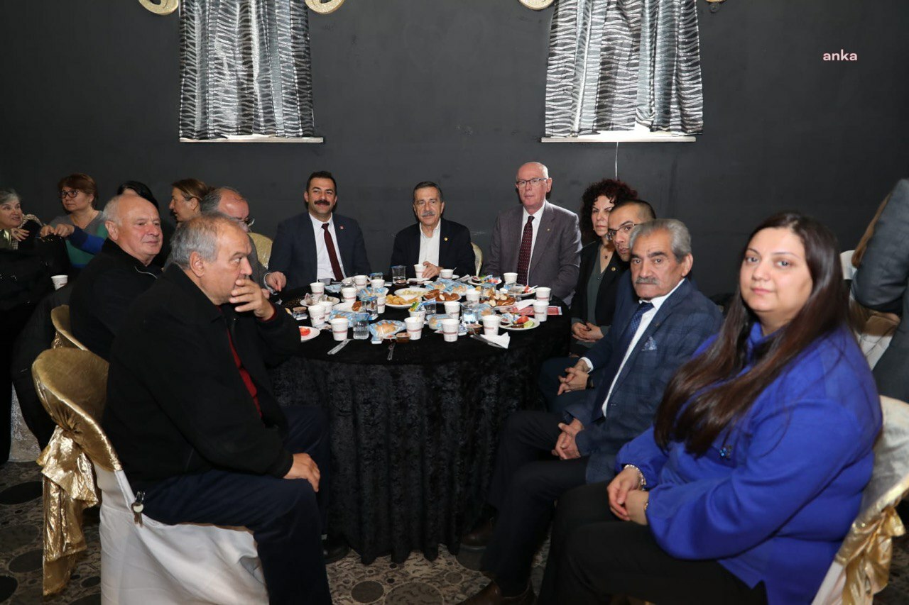 TEPEBAŞI BELEDİYE BAŞKANI ATAÇ VE ODUNPAZARI BELEDİYE BAŞKANI KURT, 8 MART ETKİNLİĞİNDE KADINLARLA BULUŞTU
