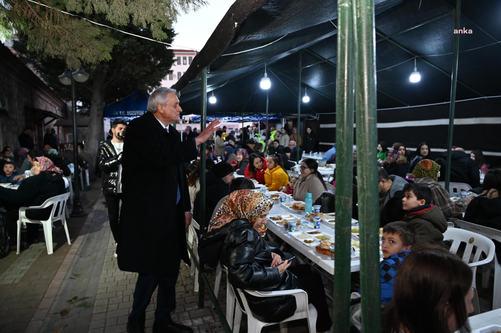 BOZÜYÜK BELEDİYESİ İFTAR ÇADIRINDA İLK ORUÇLAR AÇILDI