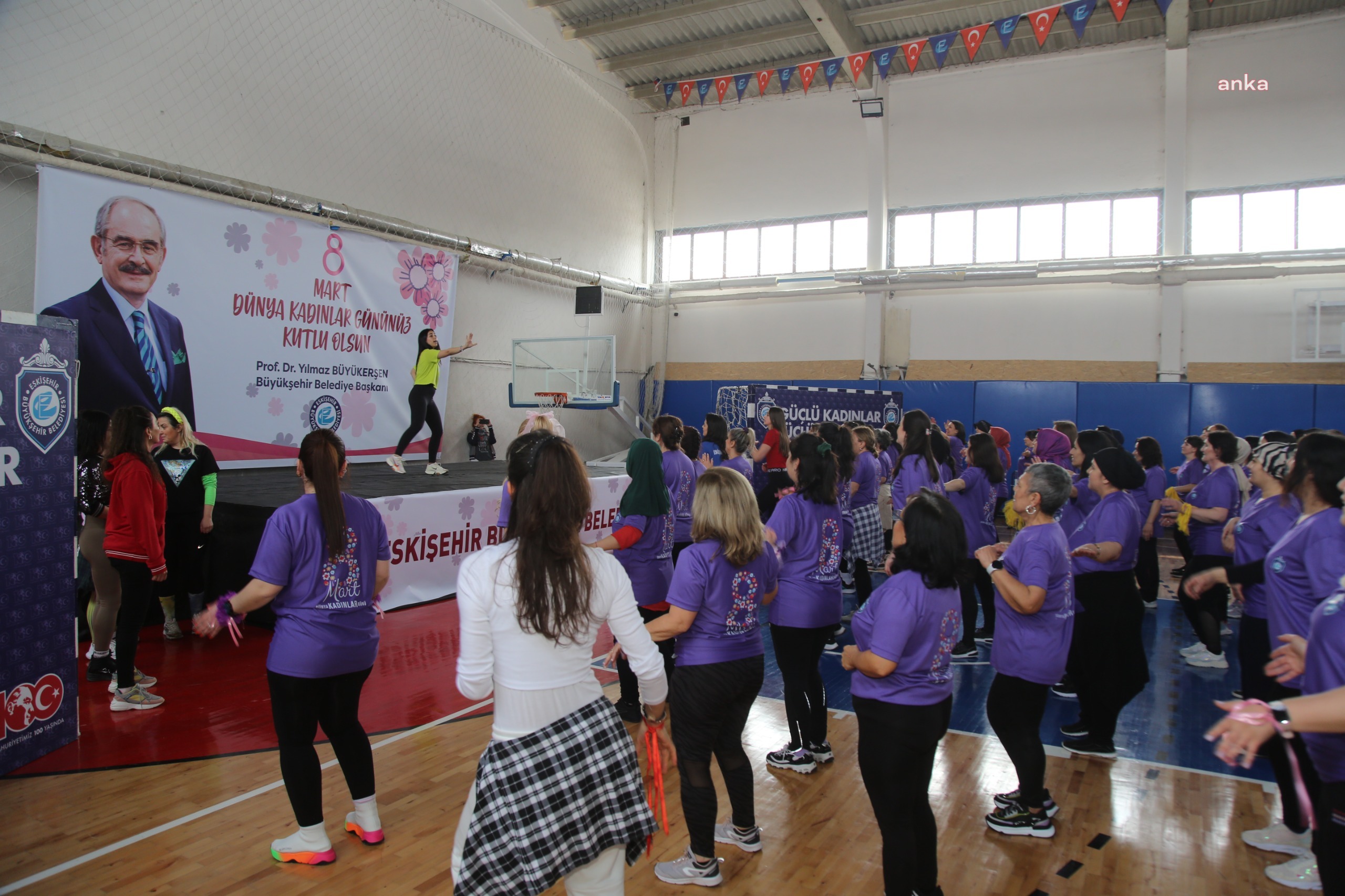 ESKİŞEHİRLİLER, 8 MART’I SPOR VE DANSLA KUTLADI