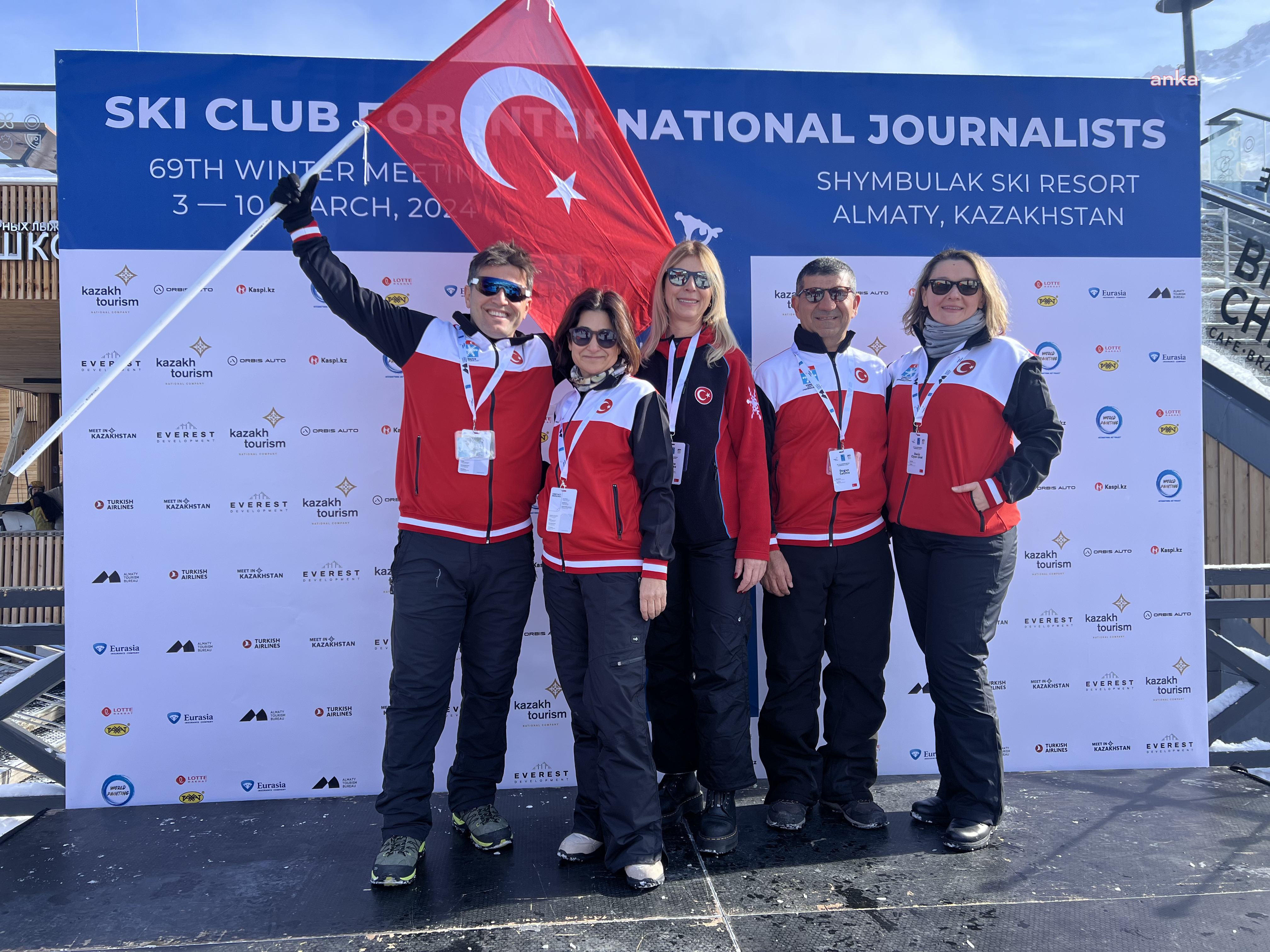 TÜRKİYE, KAZAKİSTAN'DA DÜZENLENEN 'DÜNYA GAZETECİLER KAYAK ŞAMPİYONASI'NDA MADALYA ALDI