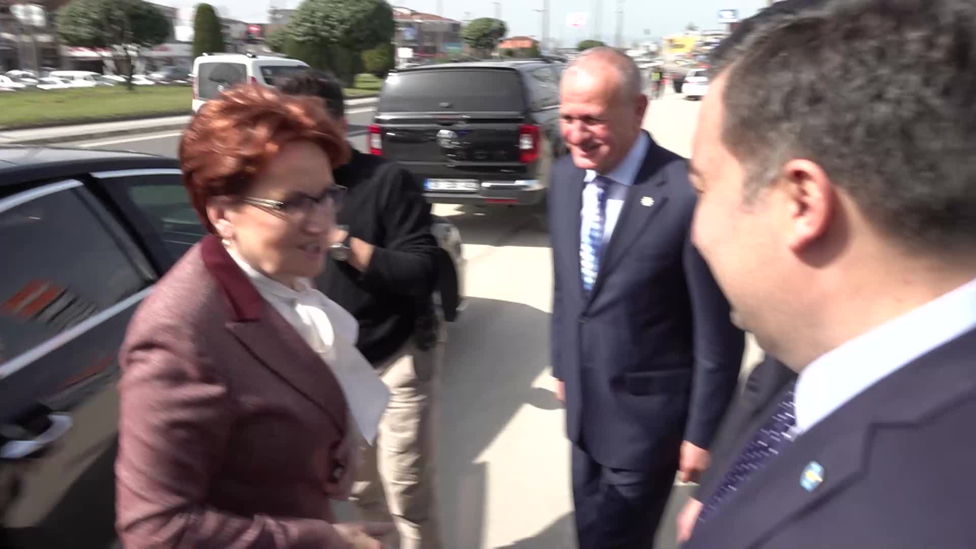 MERAL AKŞENER DÜZCE’DE... “KOMŞUNUN KOMŞUYA DÜŞMAN EDİLDİĞİ DÜNYAYA GEREK YOK”