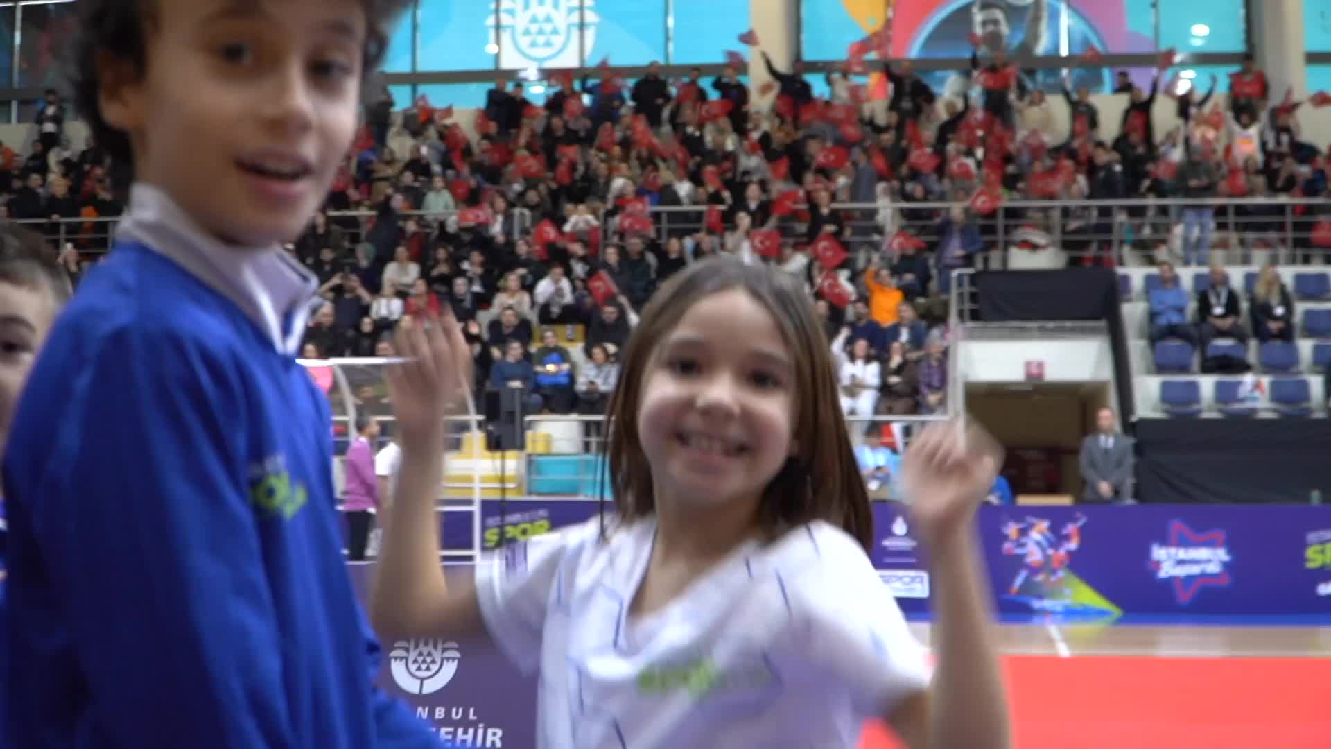 ÖZGÜR ÖZEL, TEKİRDAĞ'DAKİ TRAFİK KAZASINDA HAYATINI 5 VATANDAŞ İÇİN TAZİYE MESAJI YAYINLADI