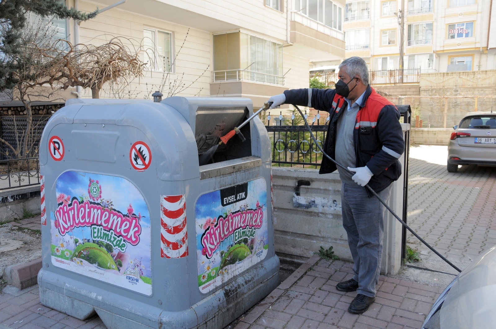 KIRŞEHİR BELEDİYESİ’NDEN KENTTE İLAÇLAMA ÇALIŞMASI