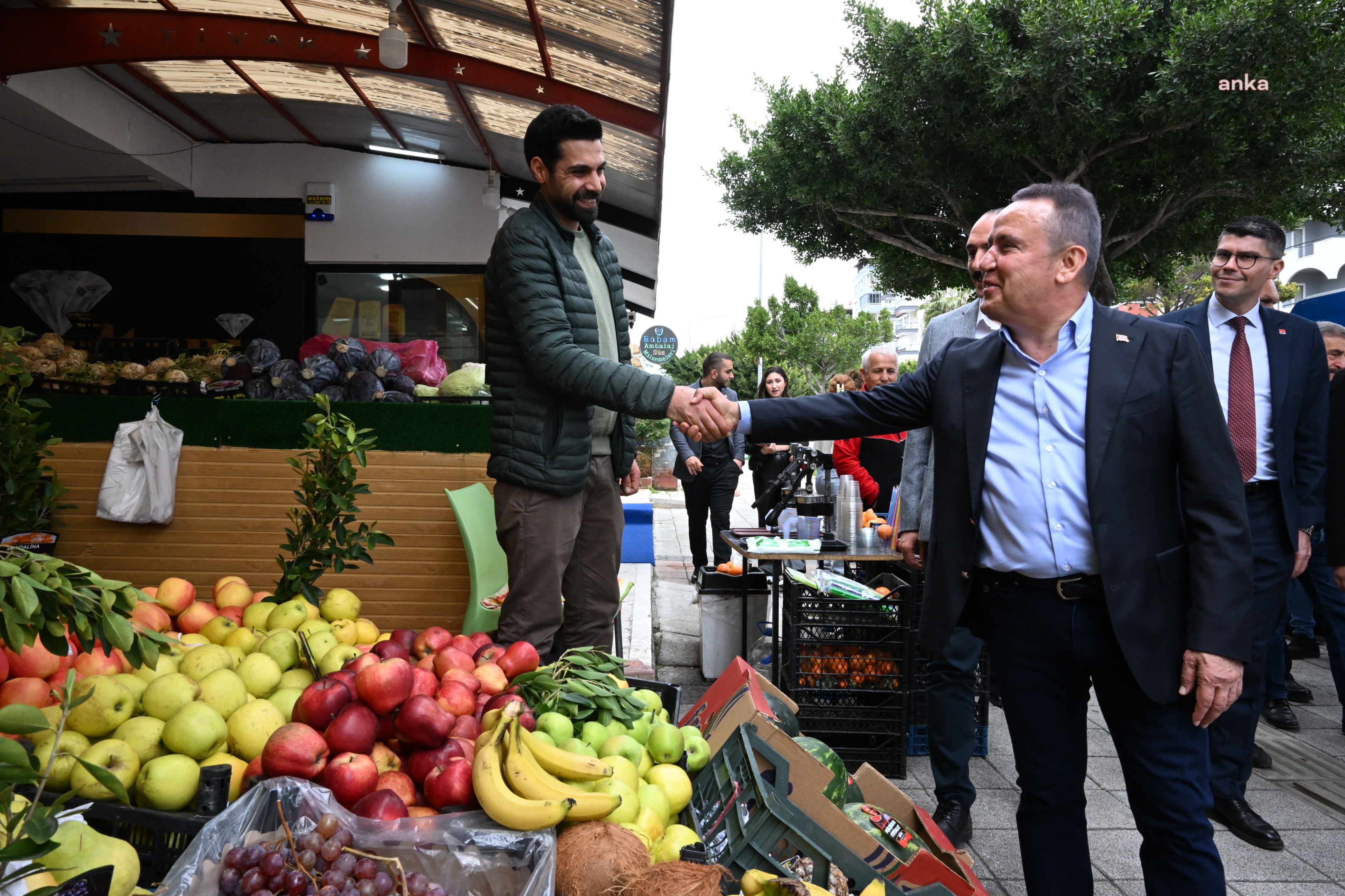 ANTALYA BÜYÜKŞEHİR BELEDİYE BAŞKANI BÖCEK’TEN KONYAALTI ESNAFINA ZİYARET