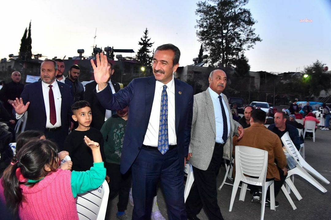 ÇUKUROVA BELEDİYESİ'NİN İFTAR PROGRAMINDA BAŞKAN ÇETİN'DEN MÜJDELER