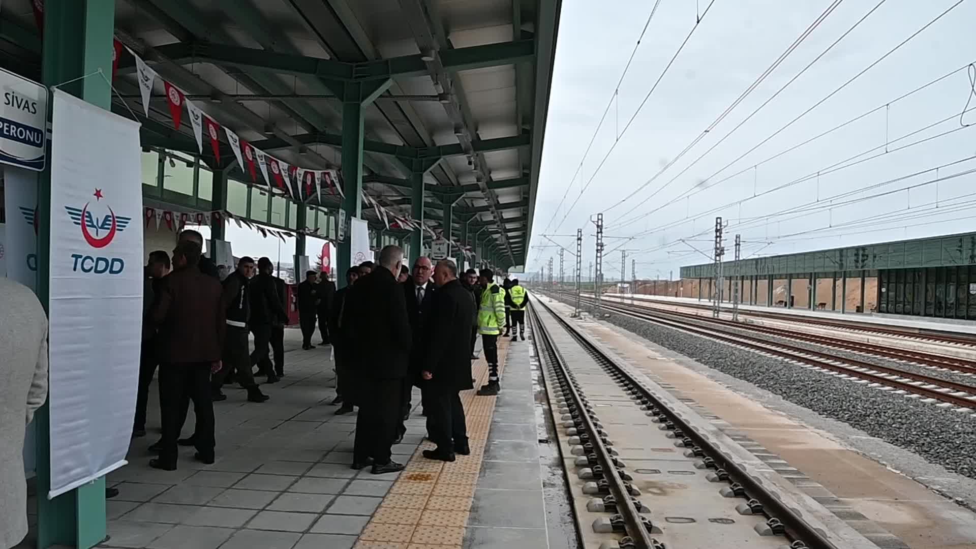 ANKARA-SİVAS YHT HATTI GÜZERGAHINDAKİ SORGUN VE AKDAĞMADENİ GARLARININ AÇILIŞI YAPILDI