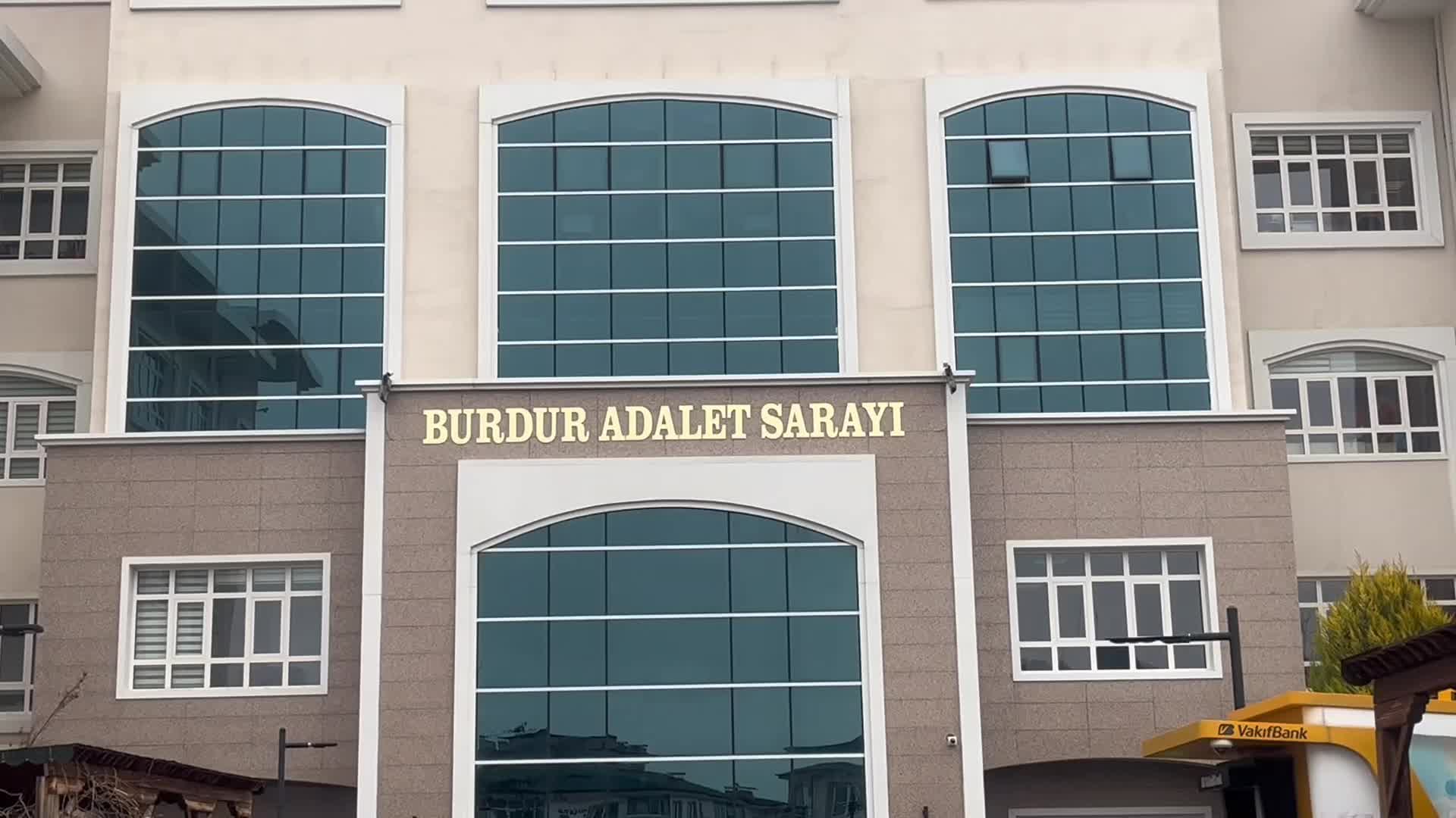 BURDUR’DA ÖLÜME SEBEBİYET VERDİĞİ İDDİASIYLA YARGILANAN POLİSE 9 YIL 4 AY 15 GÜN HAPİS CEZASI