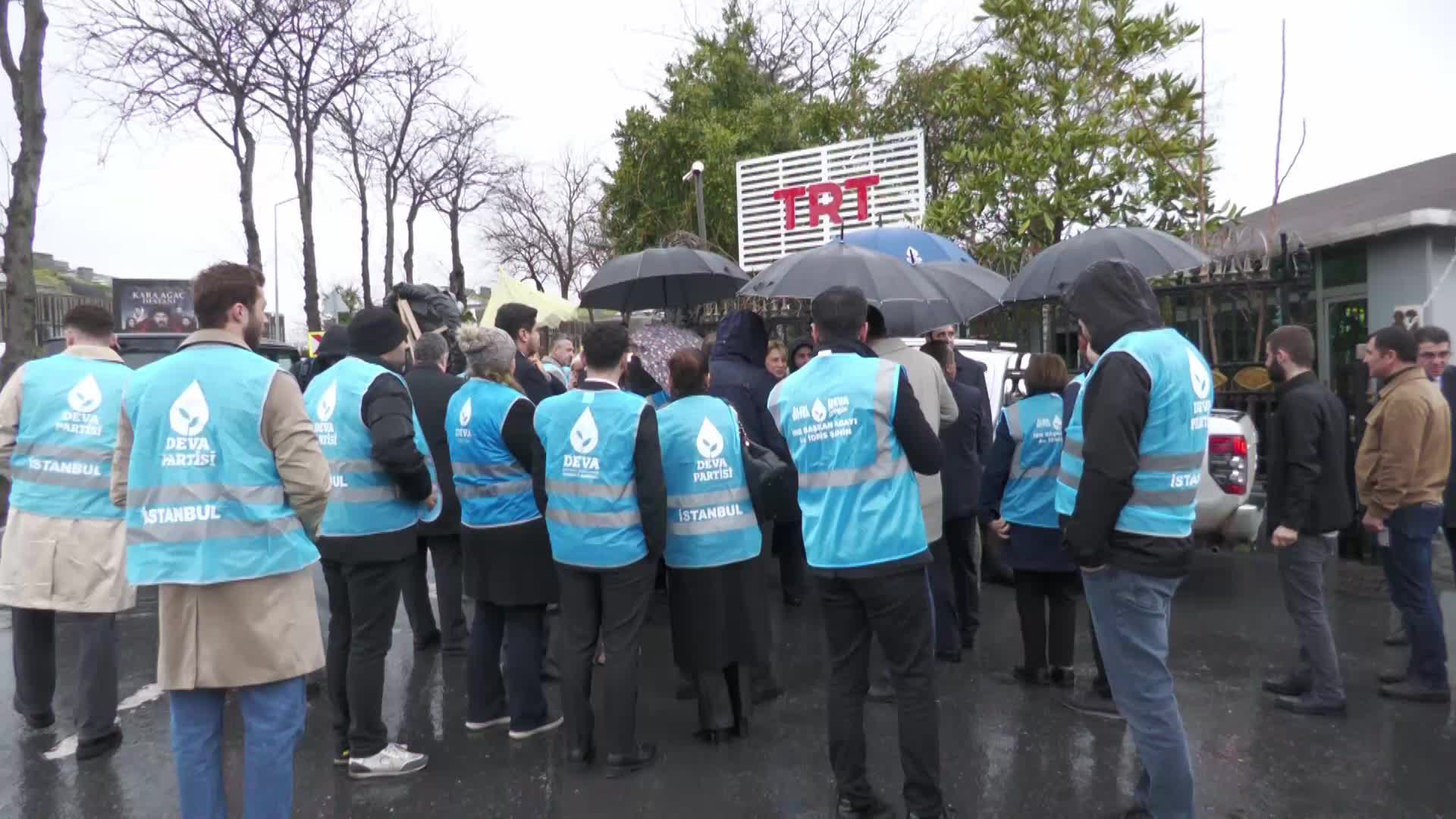 DEVA İBB ADAYI İDRİS ŞAHİN SİYAH ÇELENK BIRAKTI: "TRT YÖNETİCİLERİNİ VİCDANLI OLMAYA ÇAĞIRIYORUM"