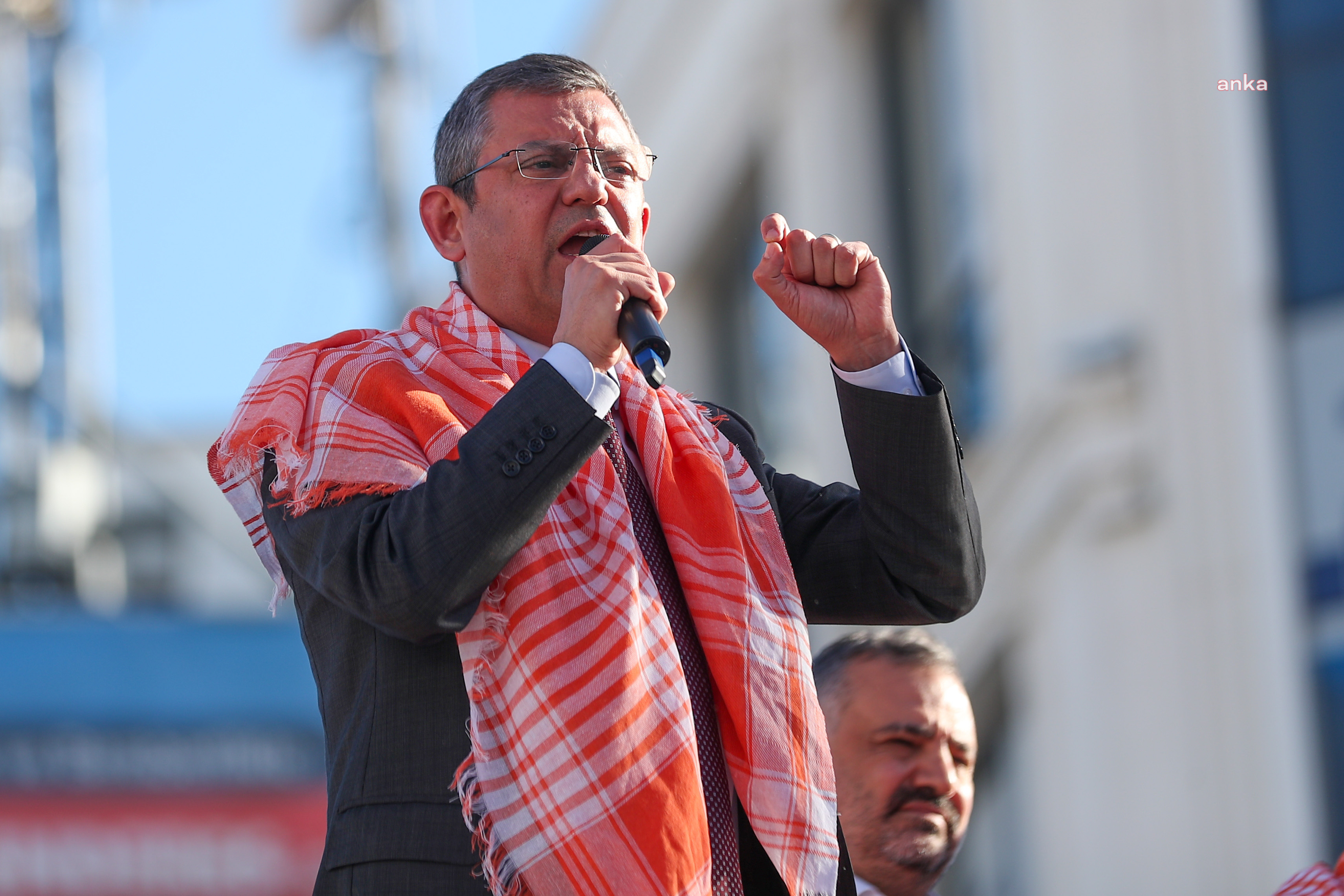 CHP GENEL BAŞKANI ÖZEL İZMİR MENDERES’TE: “31 MART’TA BU MİLLETİN EFENDİSİNİ BU HÜKÜMETE HEP BERABER GÖSTERECEĞİZ”