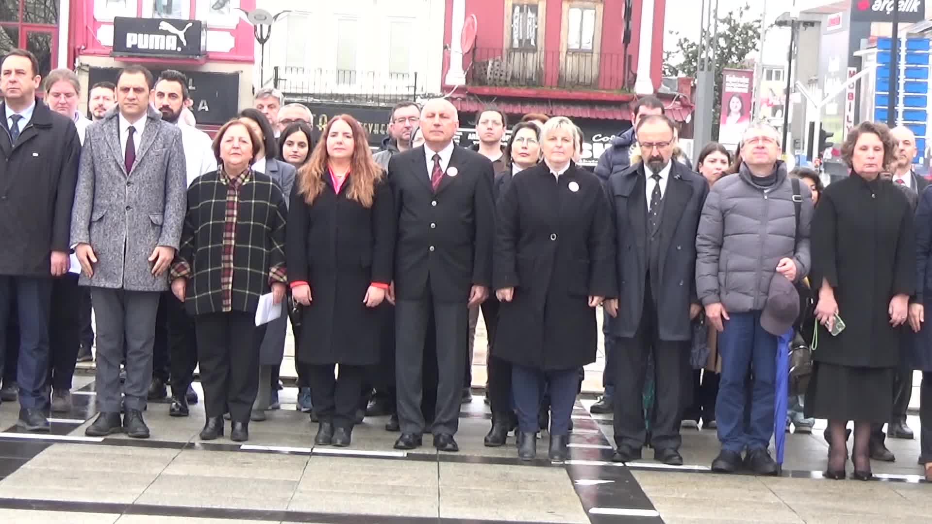 EDİRNE TABİP ODASI BAŞKANI ALTUN: "YURT DIŞINDA HEKİMLİK YAPMAK ÜZERE İYİ HAL BELGESİ ALMAK İÇİN YAPILAN BAŞVURU SAYISI  GEÇEN YIL 3 BİN 25’E YÜKSELMİŞTİR"