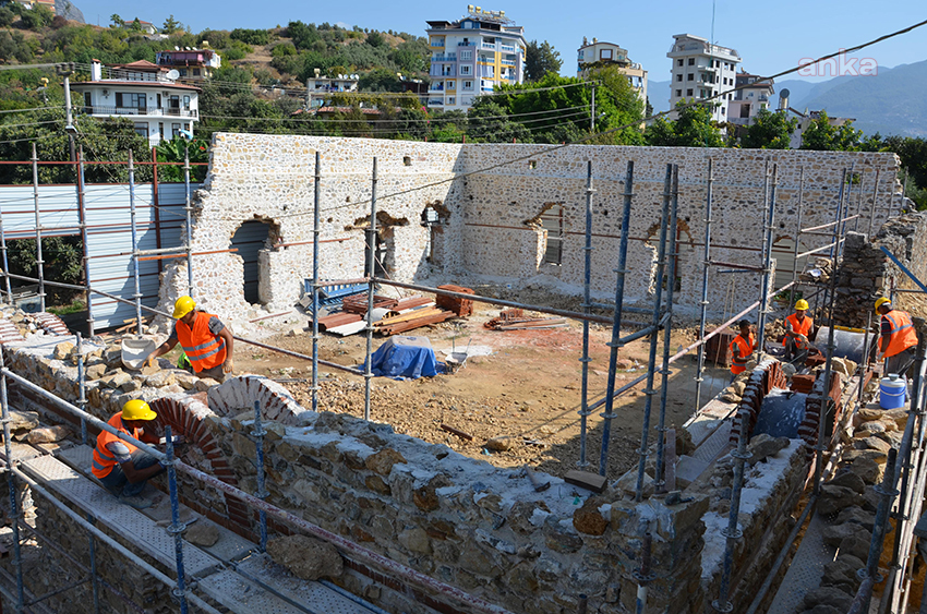 ALANYA GÜLEVŞEN CAMİİ’NİN RESTORE ÇALIŞMALARI SÜRÜYOR