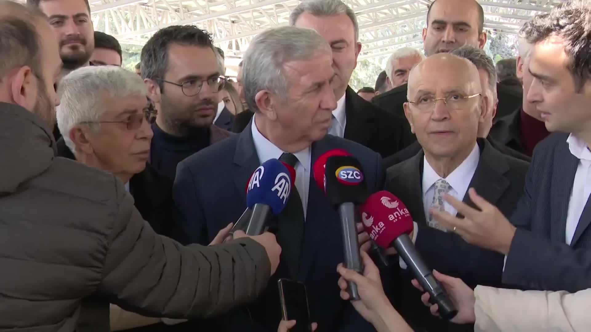 MANSUR YAVAŞ’TAN TURGUT ALTINOK’A: “BAKANLARLA GİDİLDİĞİ ZAMAN HÜKÜMET İMKANLARI KULLANILIYOR. BEN KİRALIK ARAÇLA DOLAŞIYORUM. BELEDİYE İMKANLARINI HİÇBİR ŞEKİLDE SEÇİMDE KULLANMIYORUM, VİCDANIMIZ RAHAT EDİYOR”