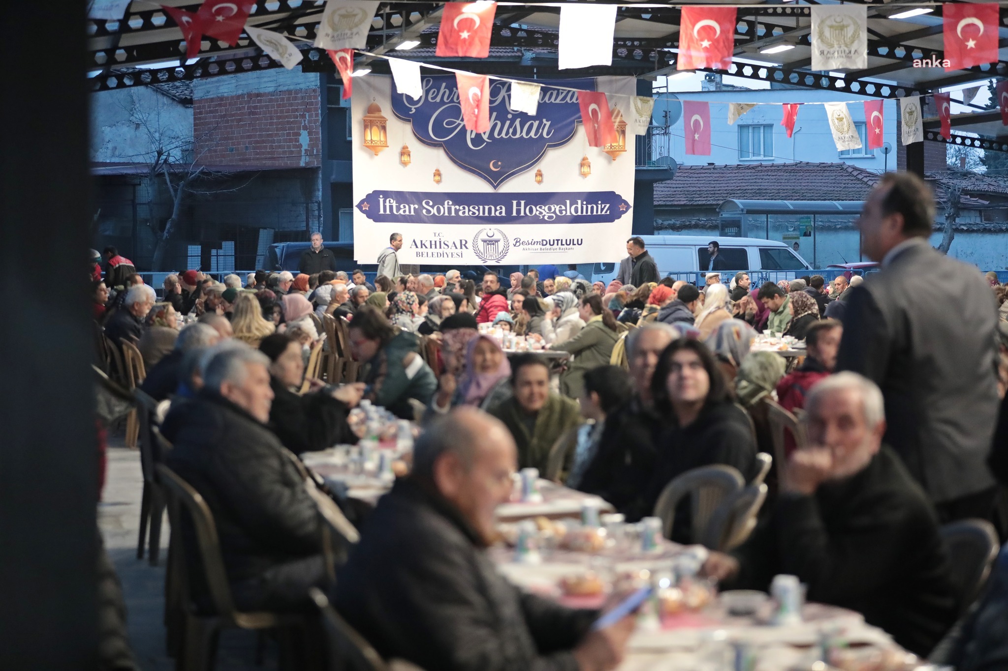 AKHİSAR BELEDİYE BAŞKANI DUTLULU: “SOFRAMIZI DA BEREKETİMİZİ DE VATANDAŞLARIMIZLA PAYLAŞIYORUZ