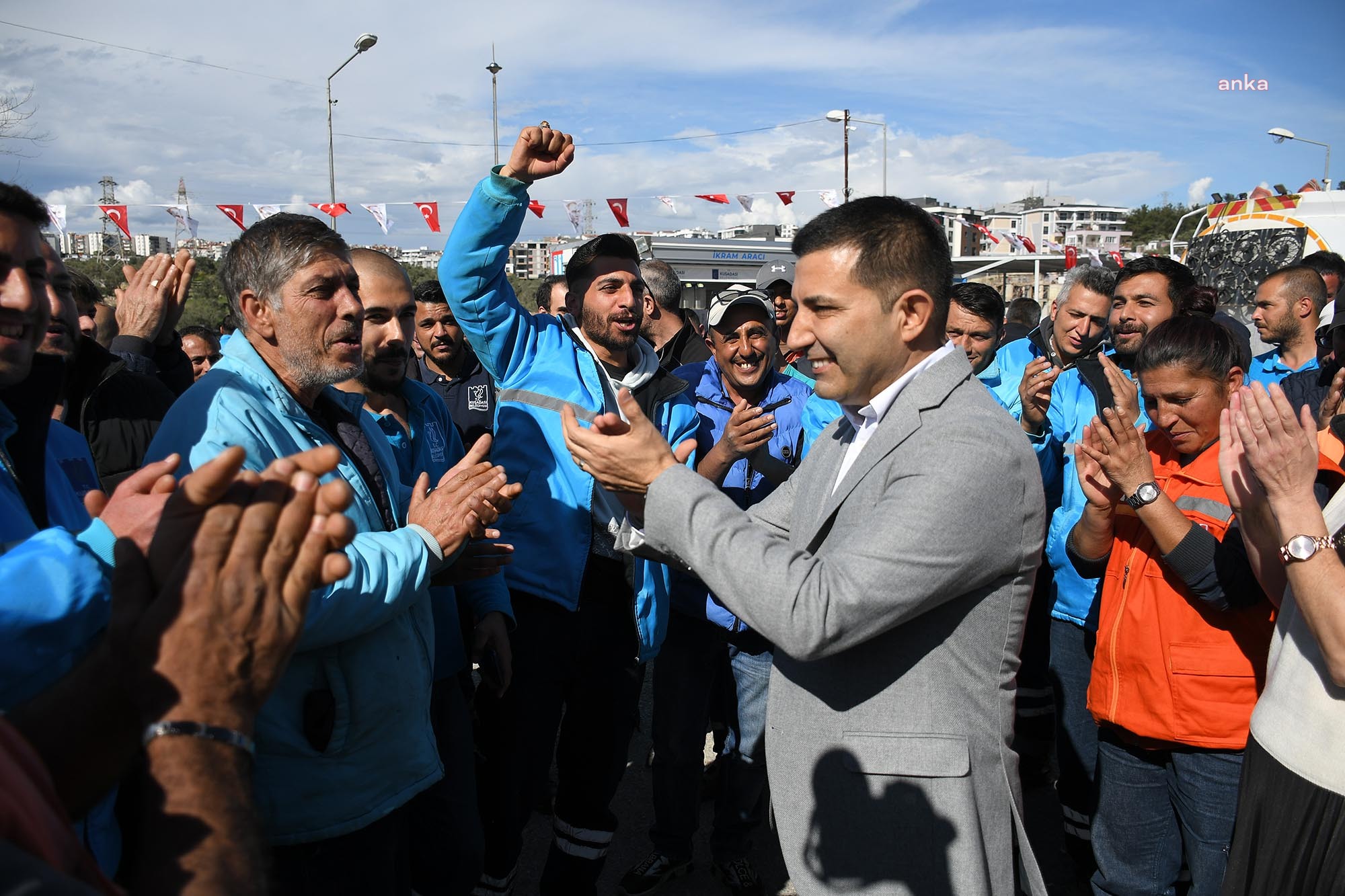 TEMİZLİK İŞLERİ MÜDÜRLÜĞÜ’NDE BAŞKAN ÖMER GÜNEL’E COŞKULU KARŞILAMA