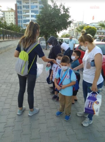 AYDIN BÜYÜKŞEHİR, OKULA BAŞLAYAN KÜÇÜKLERE MASKE DAĞITTI