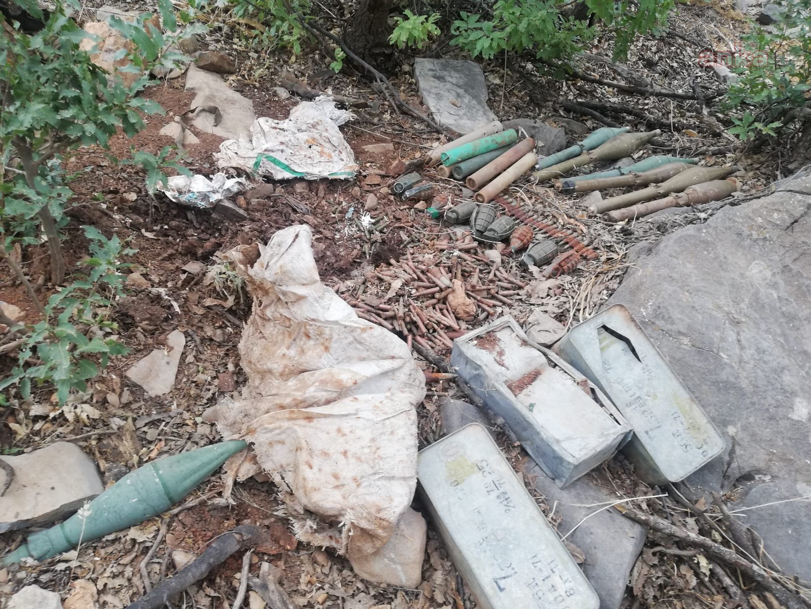 MİLLİ SAVUNMA BAKANLIĞI: IRAK’IN KUZEYİNDE PKK’YA AİT MÜHİMMAT ELE GEÇİRİLDİ