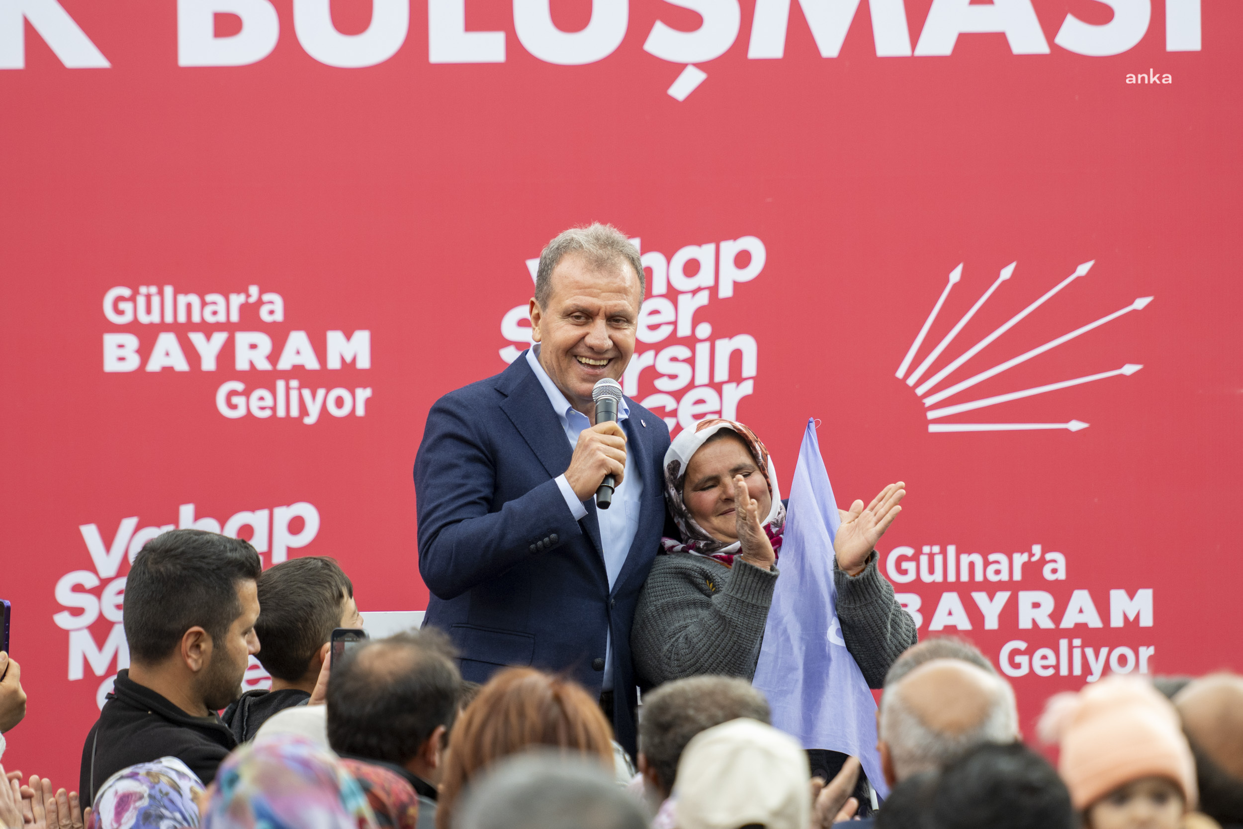 VAHAP SEÇER'E GÜLNAR'DA COŞKULU KARŞILAMA
