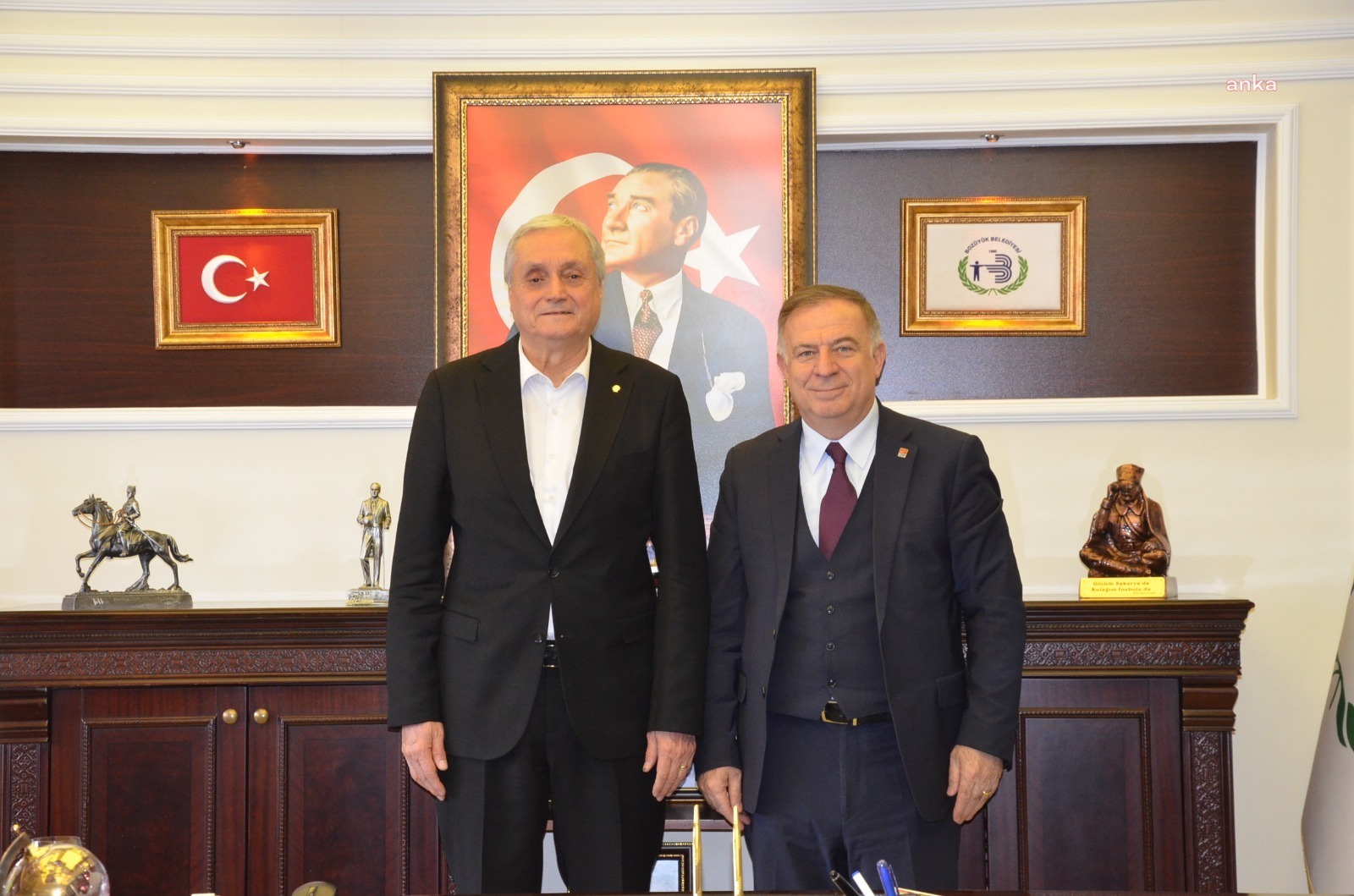 CHP GENEL BAŞKAN YARDIMCISI ZEYBEK’TEN BOZÜYÜK BELEDİYE BAŞKANI BAKKALCIOĞLU’NA ZİYARET