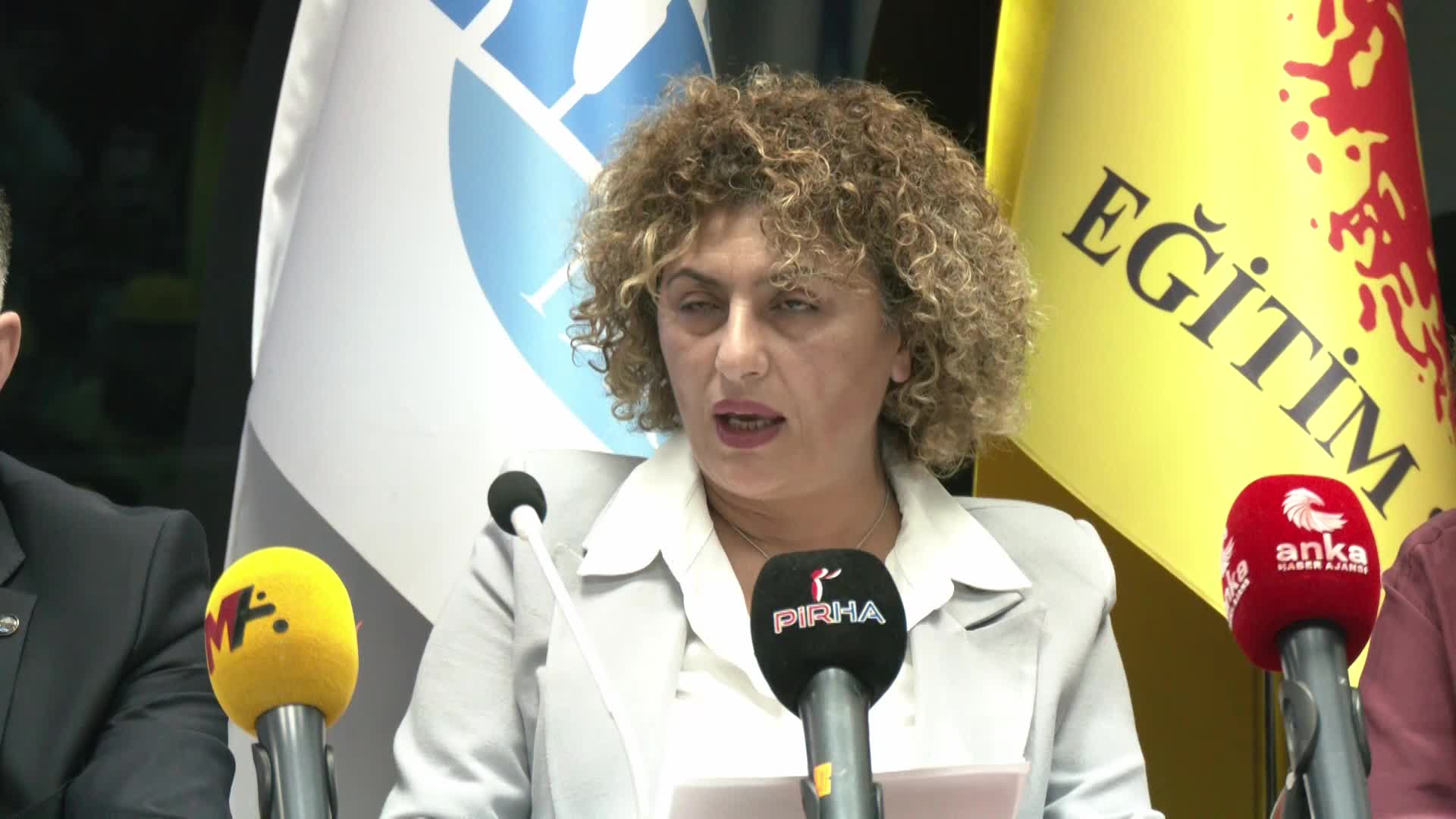 KESK, YEREL SEÇİMLERE YÖNELİK '‘TUTUM BELGESİ'’Nİ AÇIKLADI: "TOPLUMSAL YARARI ESAS ALAN ADAYLARA OY VERİLMESİNİ SAVUNUYORUZ''