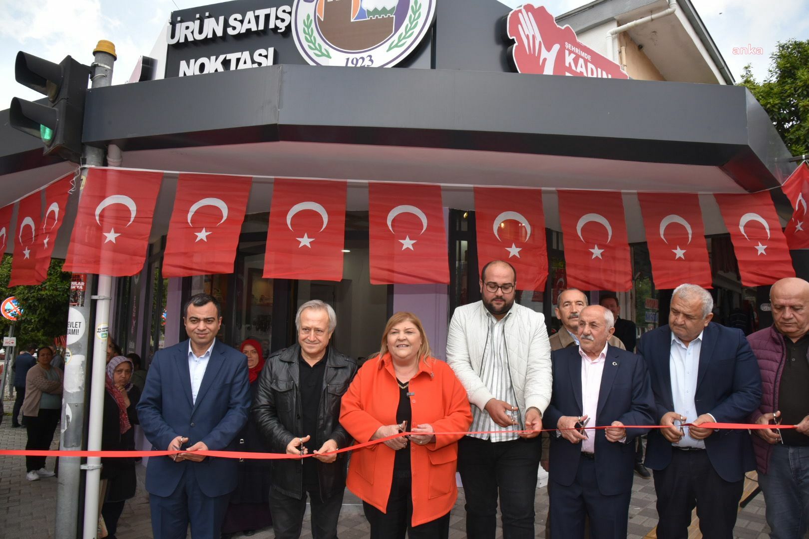 CEYHAN’DA KADIN ELİ SATIŞ NOKTASI HİZMETE AÇILDI