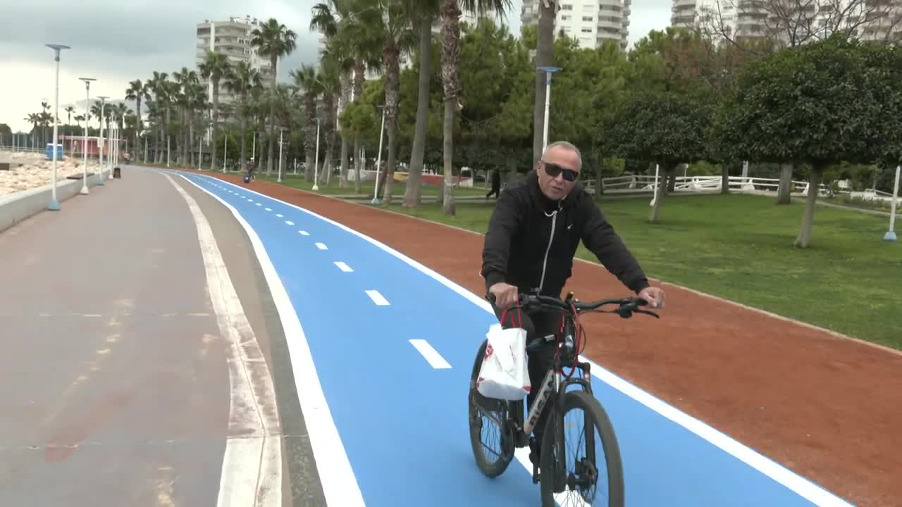 MERSİN BÜYÜKŞEHİR BELEDİYESİ, KÜLTÜR PARK’TA BİSİKLET VE KOŞU YOLLARINI YENİLEDİ