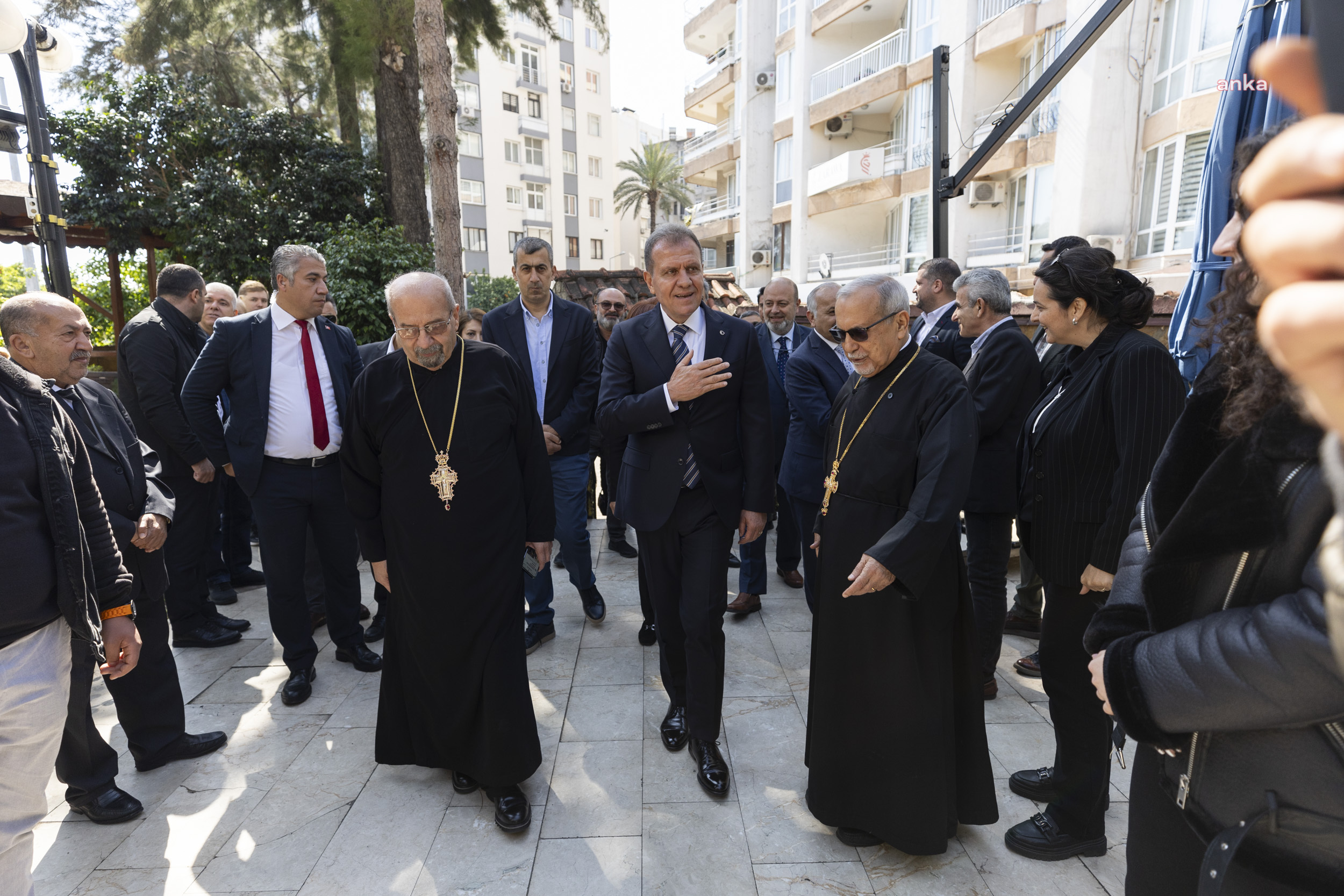 VAHAP SEÇER’DEN MERSİN RUM ORTODOKS KİLİSESİ’NE ZİYARET: “MERSİN BÜYÜKŞEHİR BELEDİYE BAŞKANLIĞI İDEOLOJİK BAĞNAZLIĞI VE DİNSEL TAASSUBU KABUL ETMEZ”