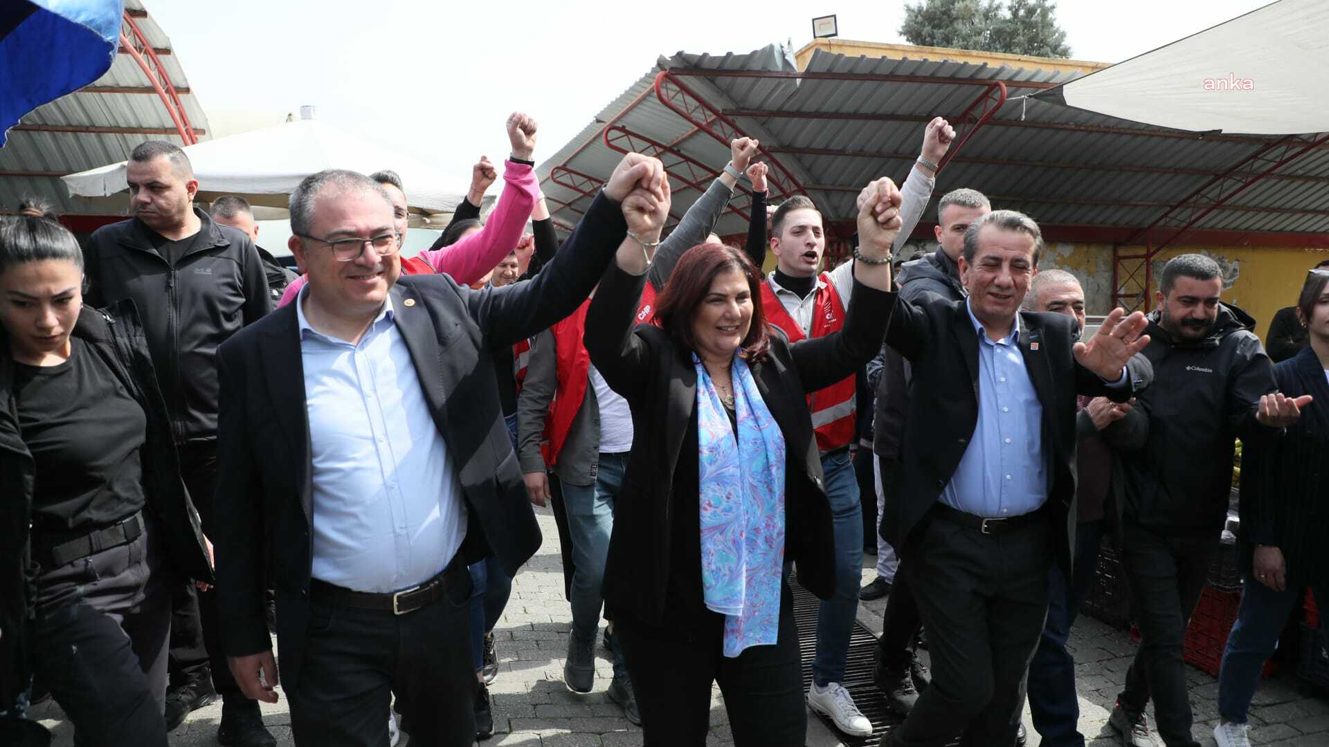 AYDIN BÜYÜKŞEHİR BELEDİYE BAŞKANI ÇERÇİOĞLU, EFEKENT PAZARI’NDA VATANDAŞLARLA BİR ARAYA GELDİ