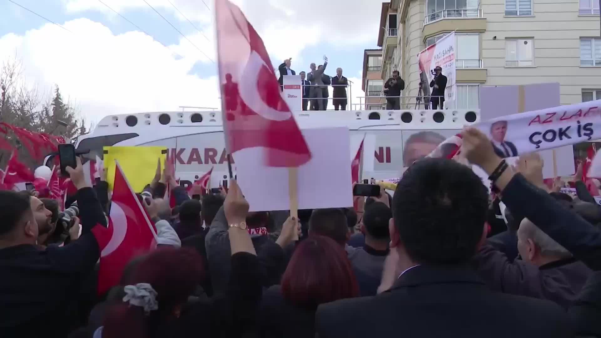 MANSUR YAVAŞ KARAPÜRÇEK SEÇİM KOORDİNASYON MERKEZİ AÇILIŞINDA: "İKTİDARA YAKIN İŞ ADAMLARININ VERGİLERİ SİLİNDİ. ONLARA GELİNCE PARA VAR, VATANDAŞA GELİNCE PARA YOK. BÖYLE BİR ŞEY OLUR MU"