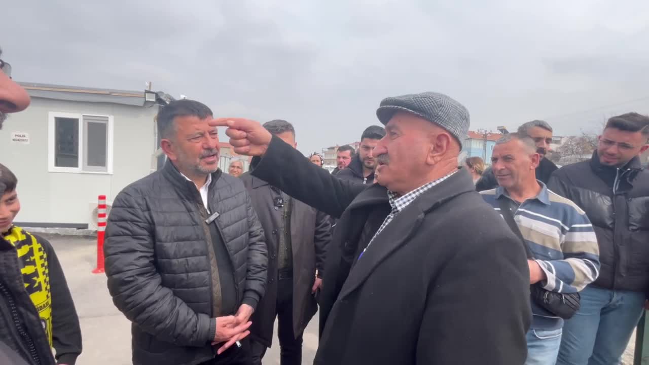 MALATYA'DA KONTEYNER KENTTE KALAN VATANDAŞ VELİ AĞBABA’YA DERT YANDI: 10 BİN LİRAYA NE YAPILIR? ÇÖPTEN EKMEK TOPLUYORUM