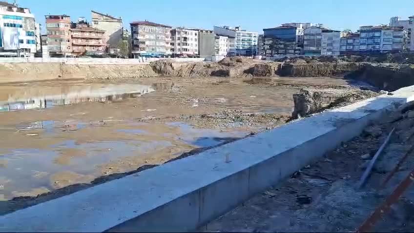 EMEK PARTİSİ ALTINORDU İLÇE BAŞKANI YUSUF KAYA,  19 EYLÜL STADYUMU'NUN ORDU BÜYÜKŞEHİR BELEDİYESİ TARAFINDAN YIKILARAK ATIL HALDE BEKLETİLMESİNE TEPKİ GÖSTERDİ