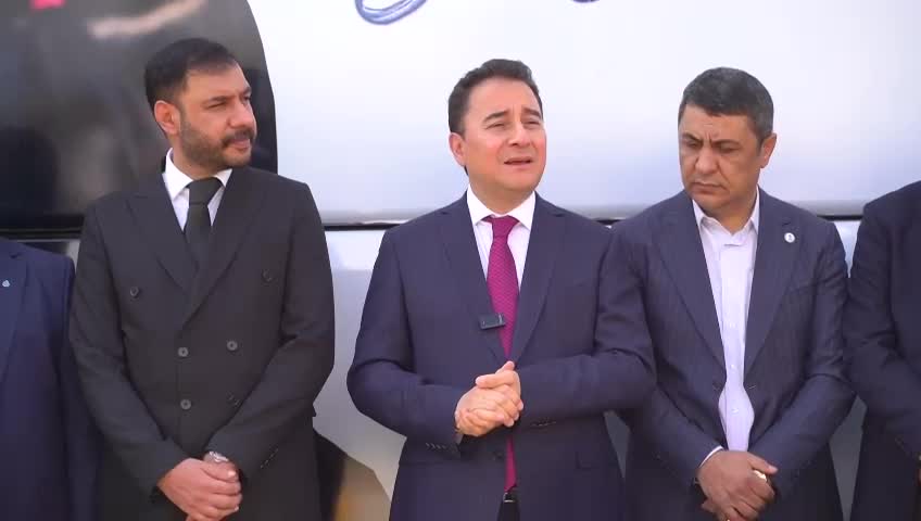 ALİ BABACAN BATMAN'DA HAZİNE VE MALİYE BAKANI ŞİMŞEK'İ ELEŞTİRDİ: “MEHMET ŞİMŞEK HAVANDA SU DÖVÜYOR”