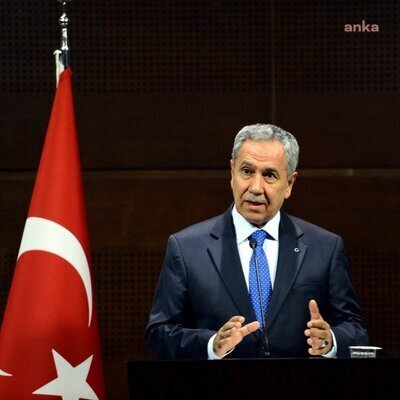 BÜLENT ARINÇ VE EŞİ TABURCU OLDU