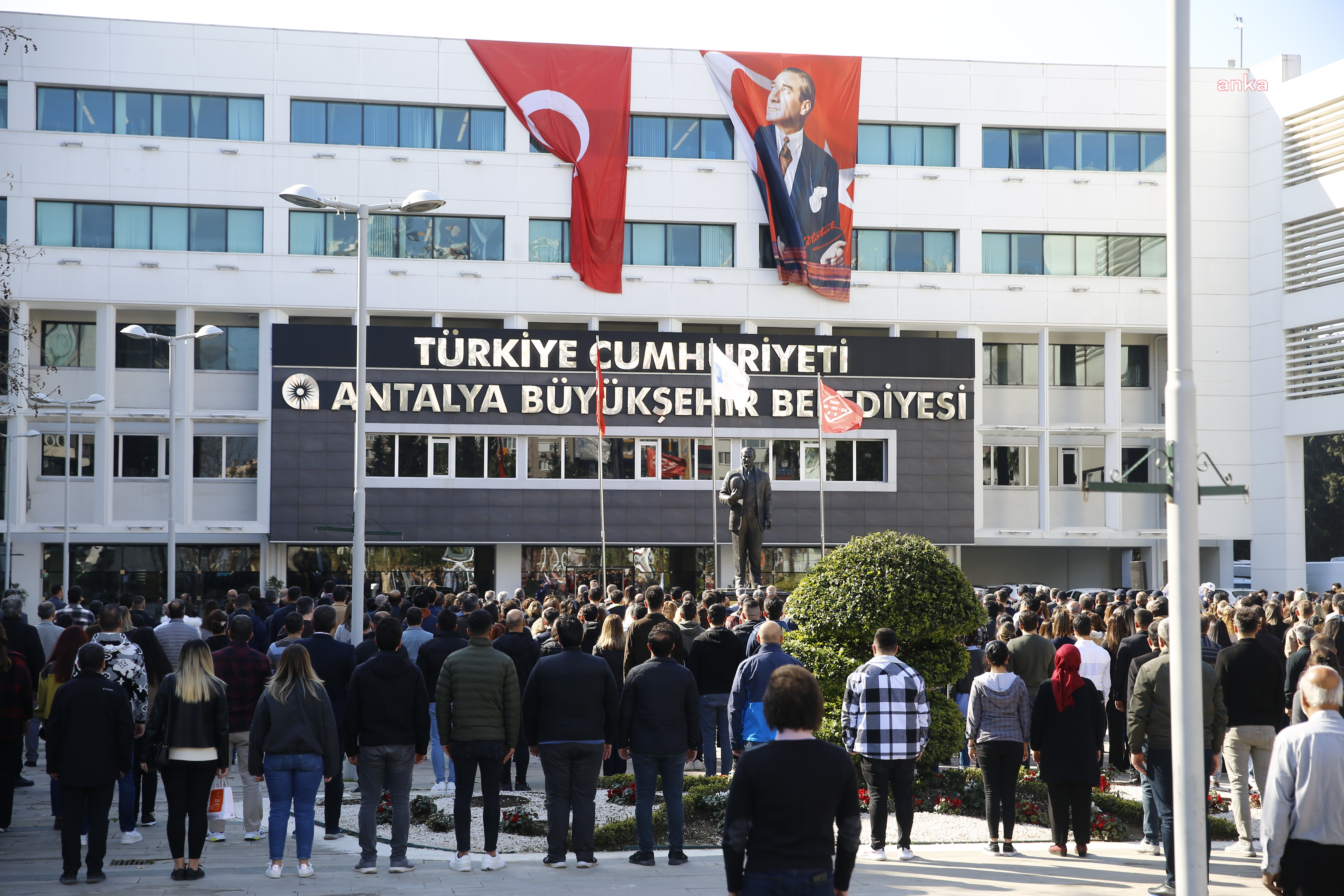 ANTALYA BÜYÜKŞEHİR BELEDİYESİ, ÇANAKKALE ZAFERİ’NİN 109’UNCU YILINI TÖRENLE KUTLADI