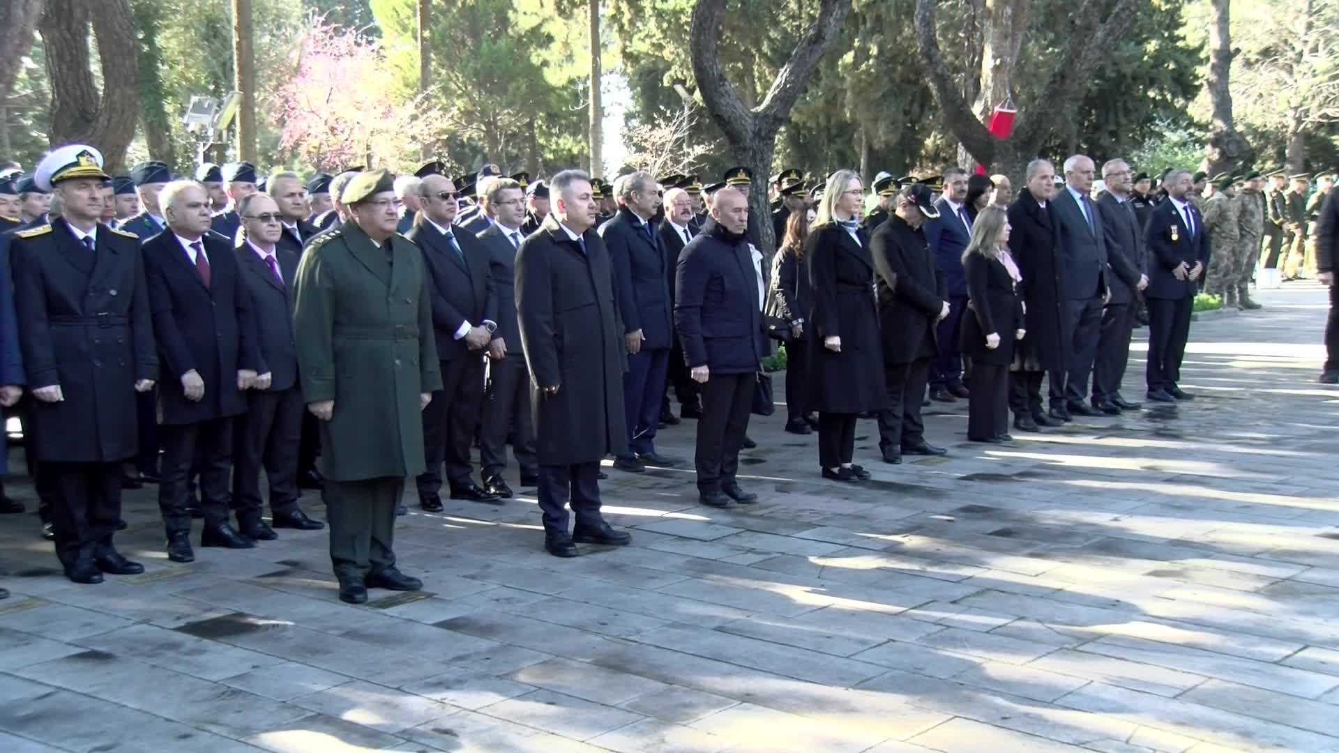 ÇANAKKALE ZAFERİ’NİN 109’UNCU YILI  VE 18 MART ŞEHİTLERİ ANMA GÜNÜ NEDENİYLE KADİFEKALE HAVA ŞEHİTLİĞİ'NDE TÖREN DÜZENLENDİ