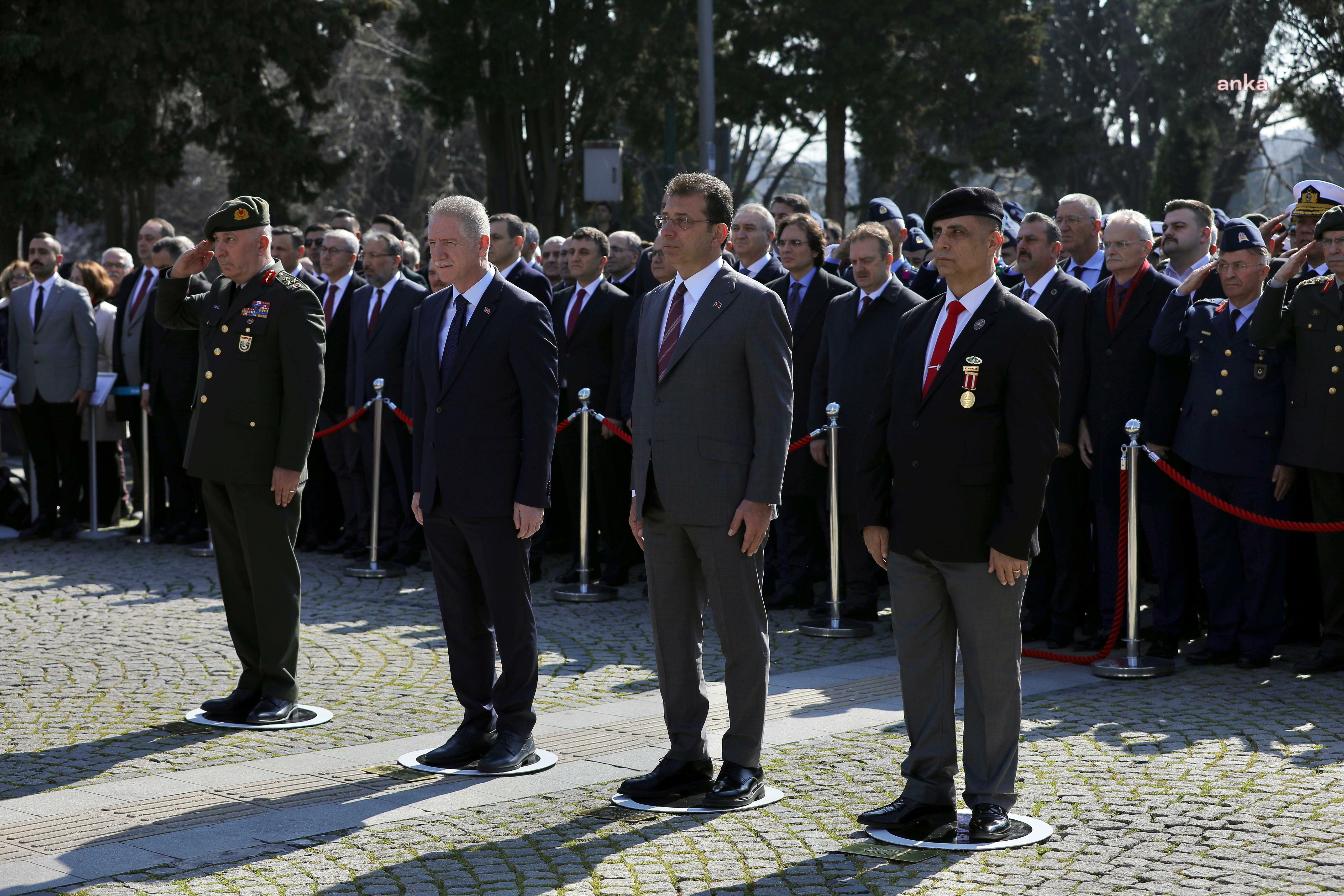 ÇANAKKALE ŞEHİTLERİ EDİRNEKAPI ŞEHİTLİĞİ'NDE ANILDI