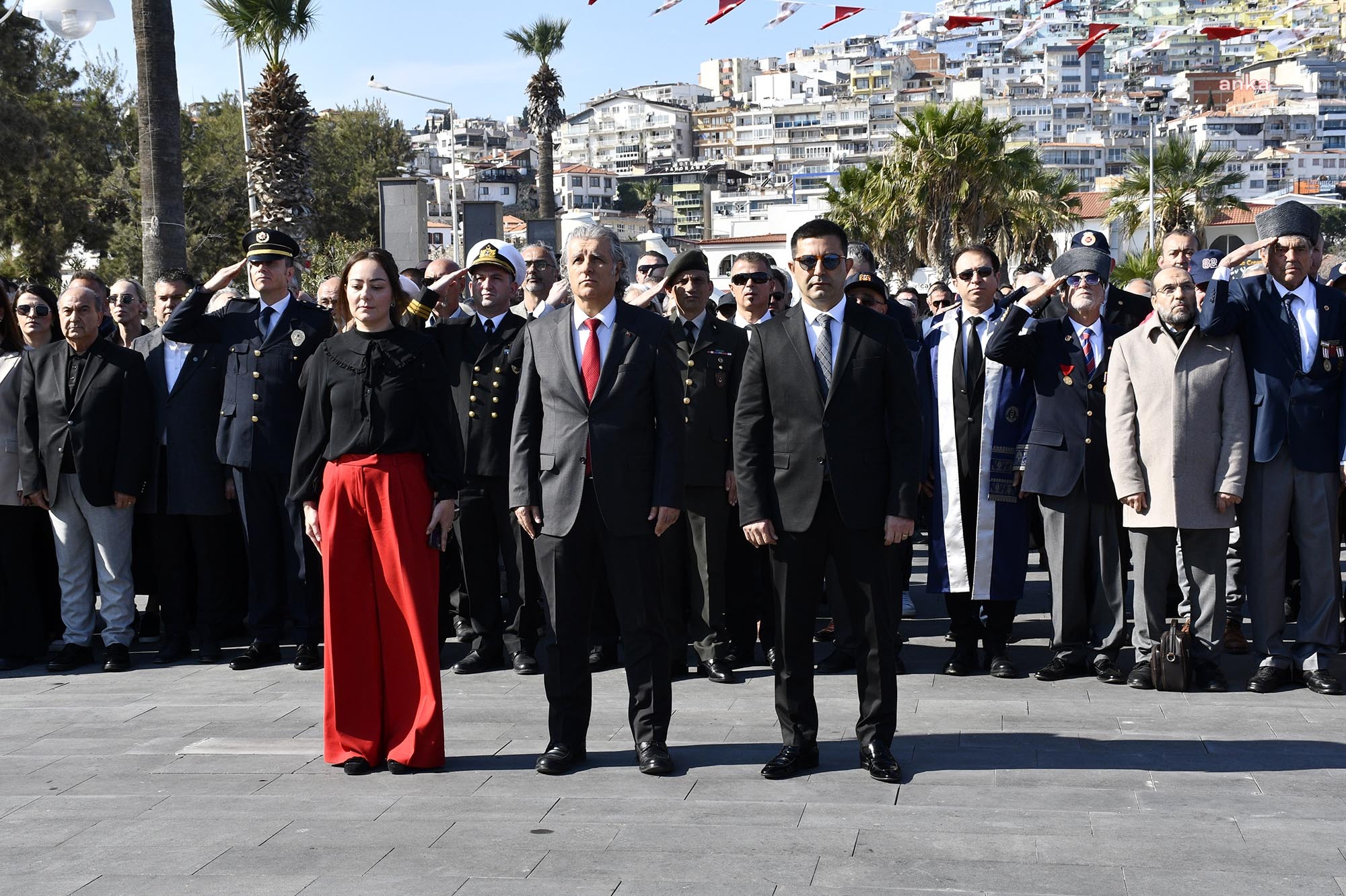 KUŞADASI’NDA ÇANAKKALE DENİZ ZAFERİ’NİN 109’UNCU YIL DÖNÜMÜ KUTLANDI