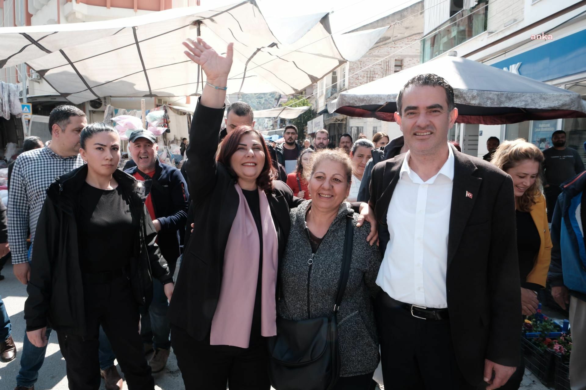 AYDIN BÜYÜKŞEHİR BELEDİYE BAŞKANI ÇERÇİOĞLU, KOÇARLI’DA ATA TOHUMLARINDAN ÜRETİLEN FİDELERİ VATANDAŞLARA DAĞITTI