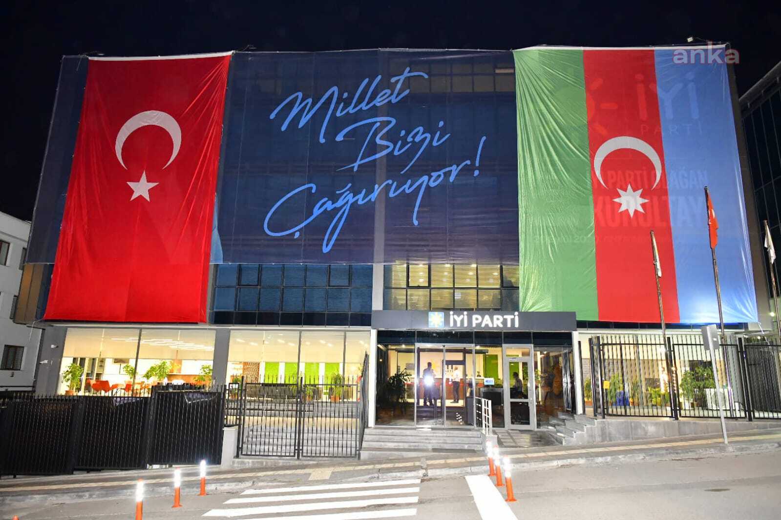 İYİ PARTİ GENEL MERKEZİ, AZERBAYCAN VE TÜRK BAYRAKLARIYLA DONATILDI