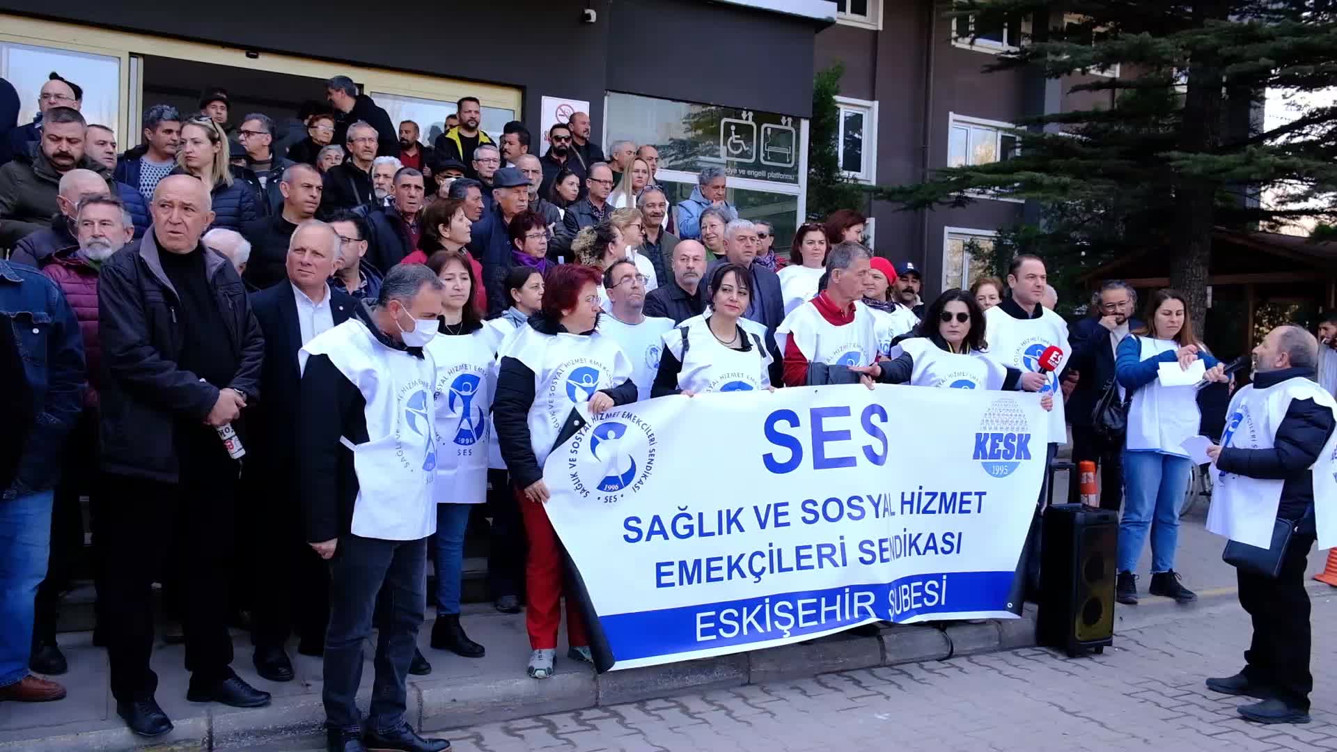 ESKİŞEHİR OSMANGAZİ ÜNİVERSİTESİ TIP FAKÜLTESİ’NDE 'SÜRGÜN' TEPKİSİ