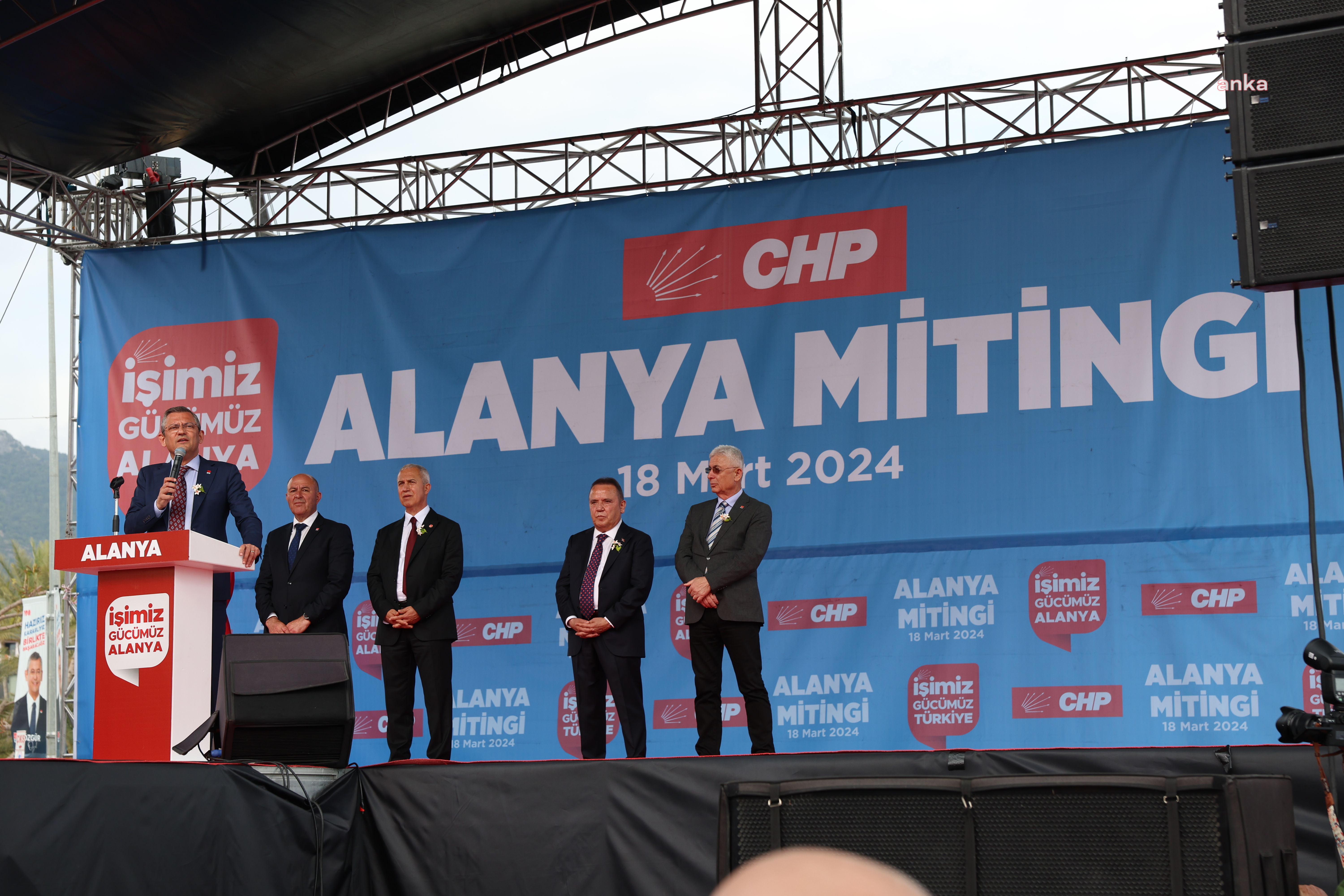 MUHİTTİN BÖCEK: “‘GERÇEK BELEDİYECİLİK’ DİYORLAR. YOKSULLUK, EMEKLİNİN ÇARESİZLİĞİ, KADINLARIN, GENÇLERİN UMUTSUZLUĞU, EKONOMİK KRİZ… İŞTE ACI GERÇEKLER BUNLAR”
