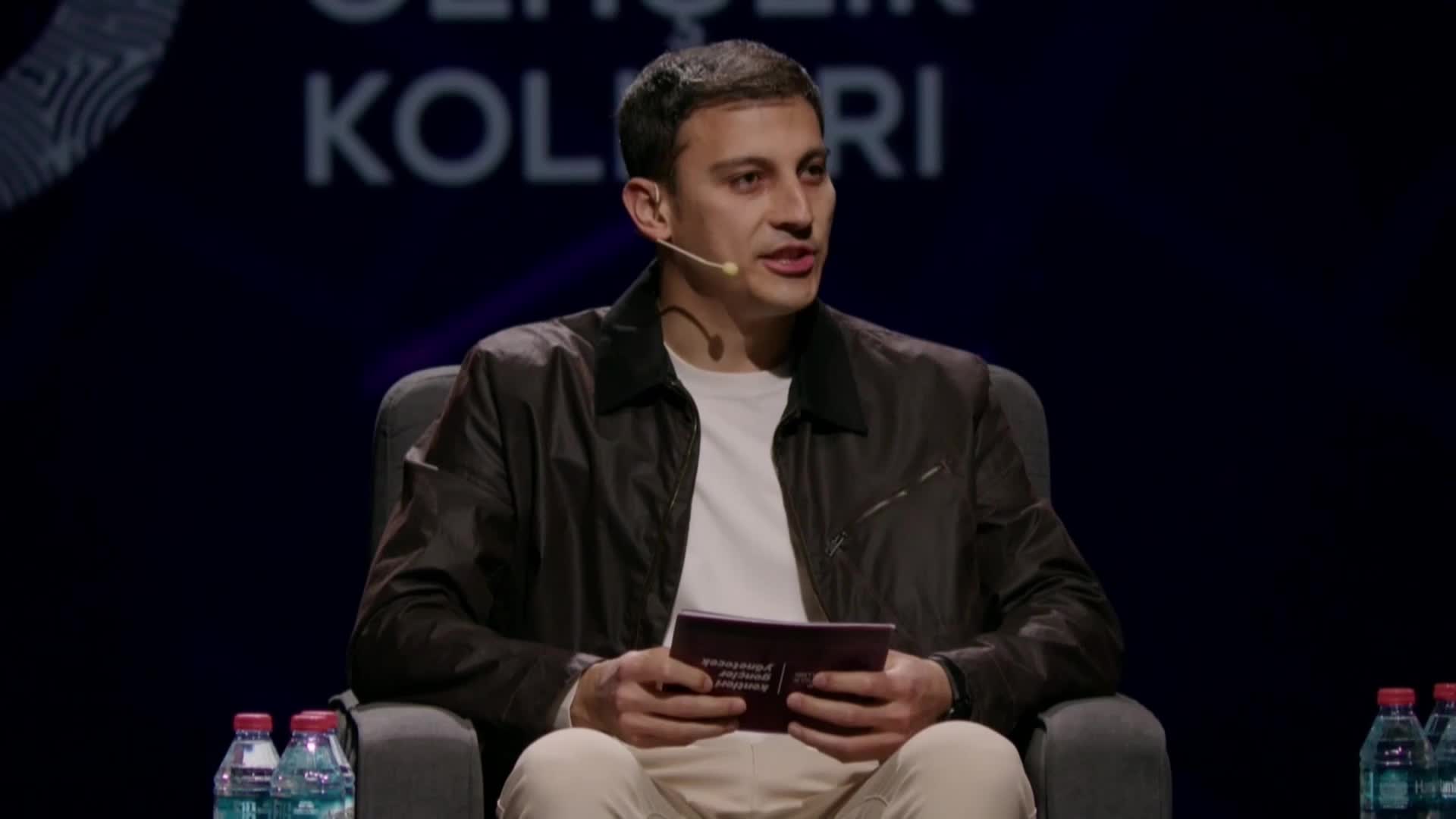 ÖZGÜR ÖZEL, PARTİSİNİN GENÇ ADAYLARIYLA: “ONLARA GÜVENMEK, YOL AÇMAK, İMKAN TANIMAK ÇOK ÖNEMLİ”