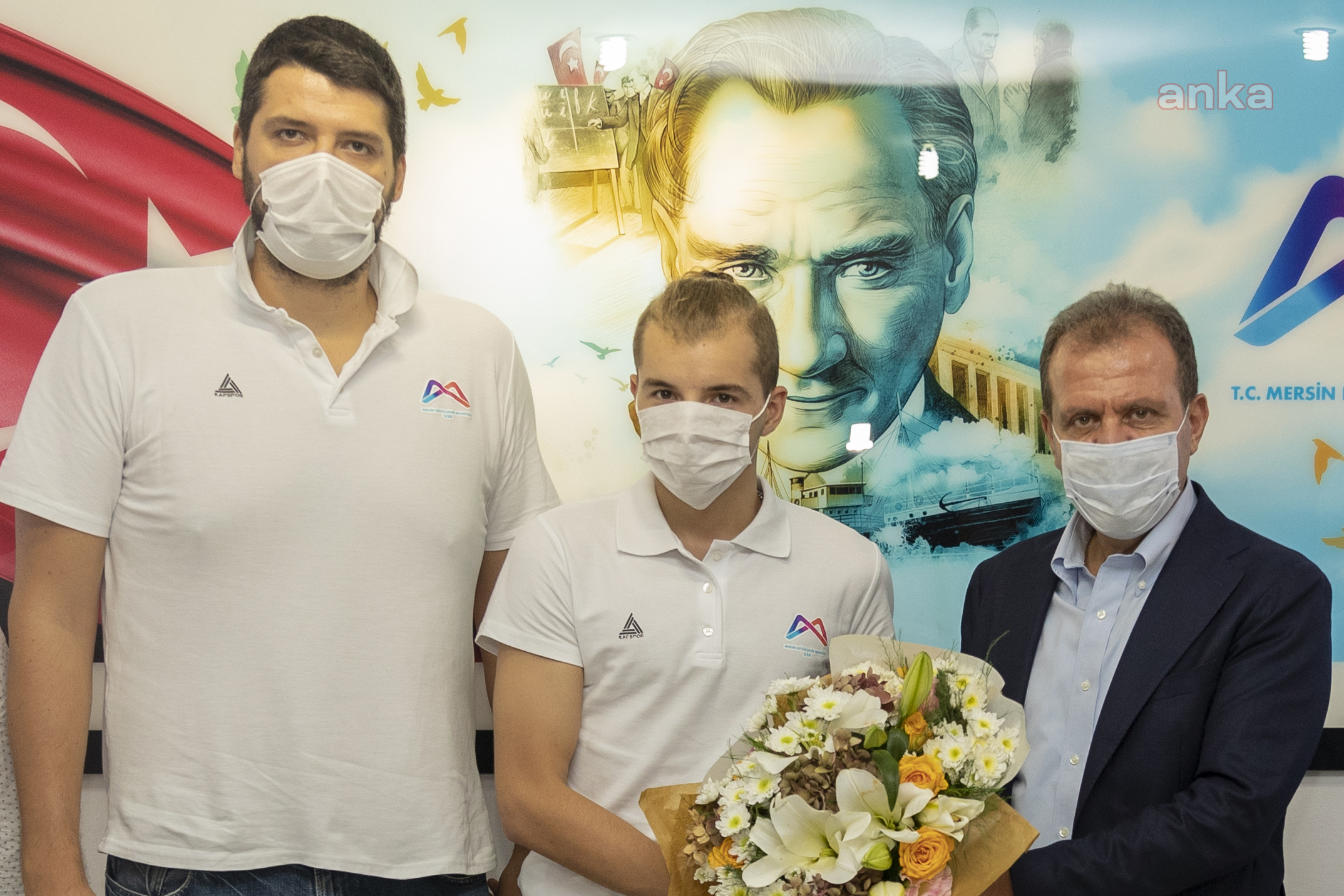 GENÇ BASKETBOLCULARDAN VAHAP SEÇER’E ZİYARET