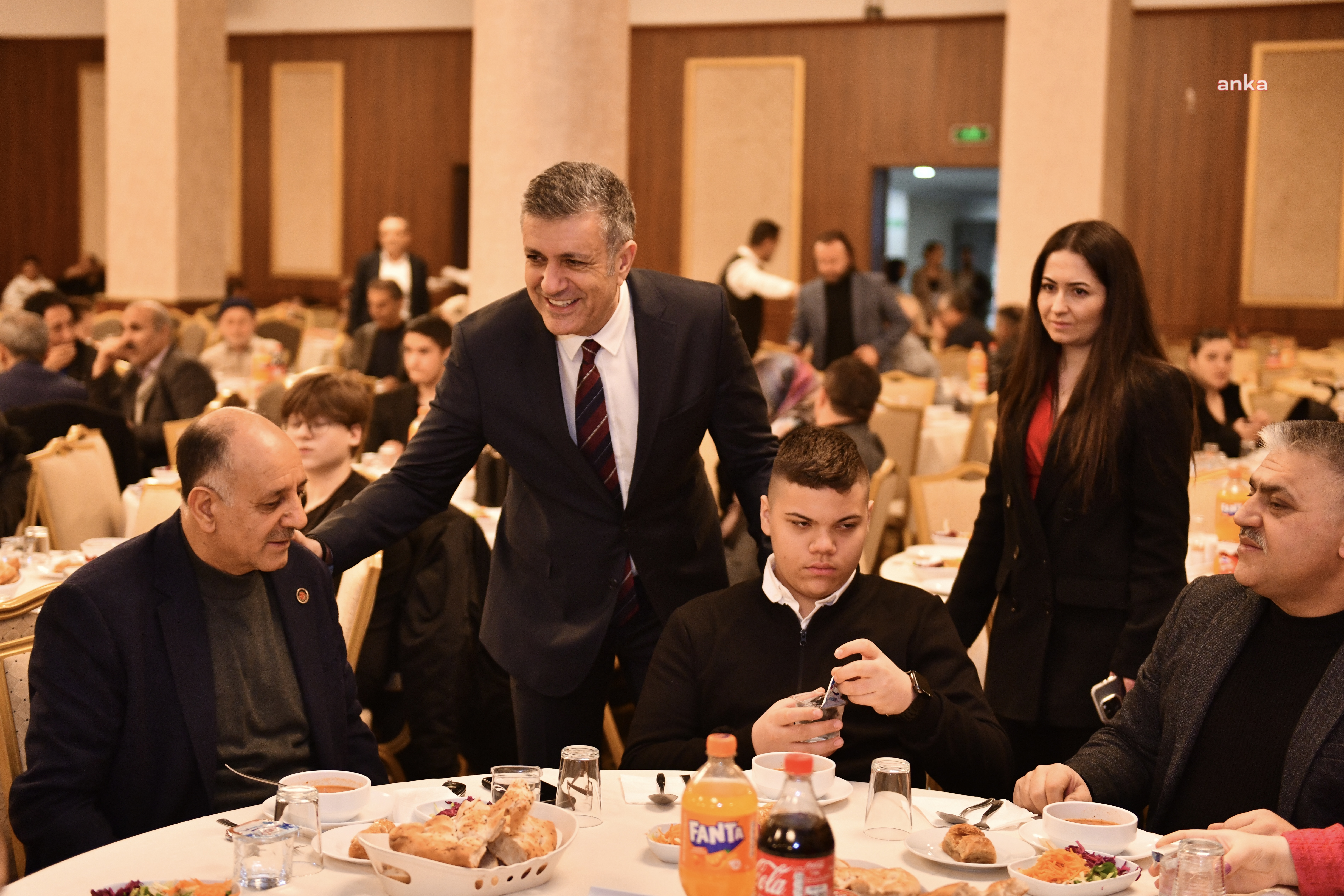 ESENYURT BELEDİYE BAŞKANI BOZKURT, MUHTARLAR VE AZALARIYLA İFTAR SOFRASINDA BULUŞTU