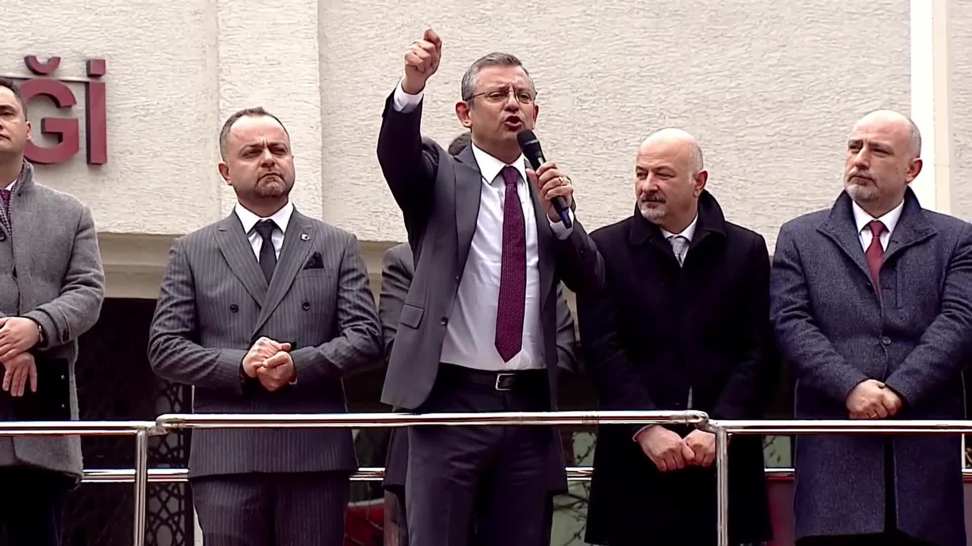 ÖZGÜR ÖZEL: "31 MART'TA SARI KARTI GÖSTERİN, KIRMIZI IŞIĞI YAKIN" (2)