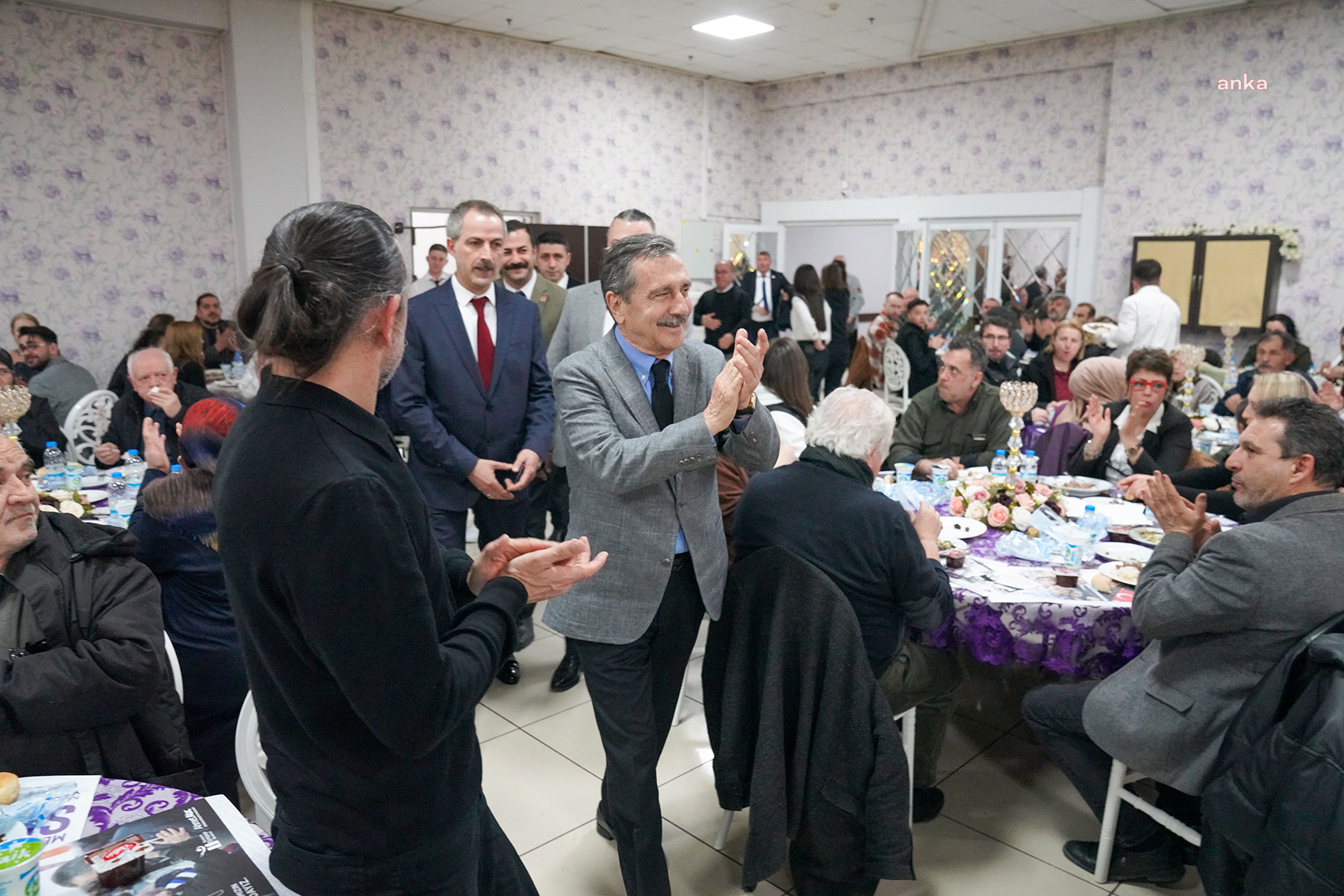 TEPEBAŞI BELEDİYE BAŞKANI ATAÇ, BERBER VE KUAFÖRLERLE İFTARDA BULUŞTU