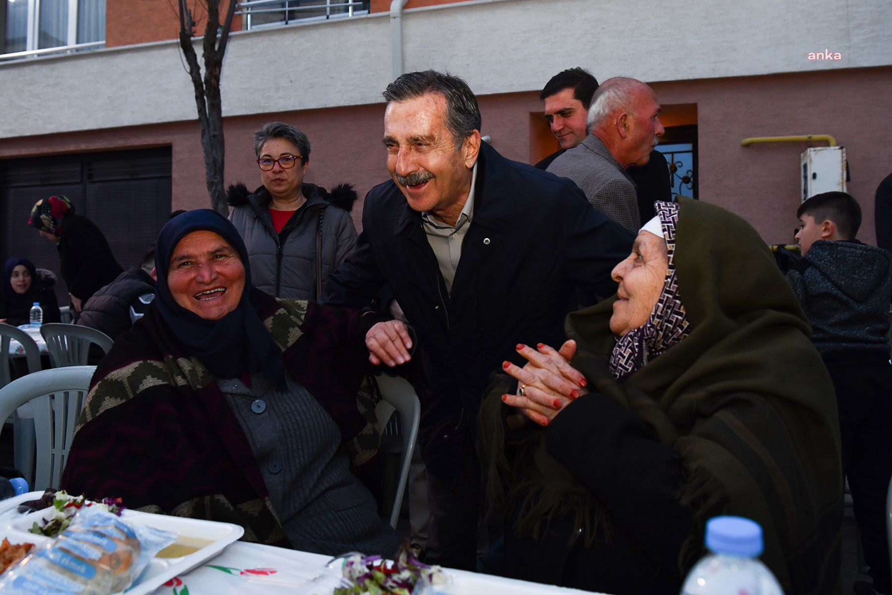 TEPEBAŞI BELEDİYE BAŞKANI ATAÇ: “İFTAR SOFRALARI BİZİM İÇİN ÇOK KIYMETLİ”